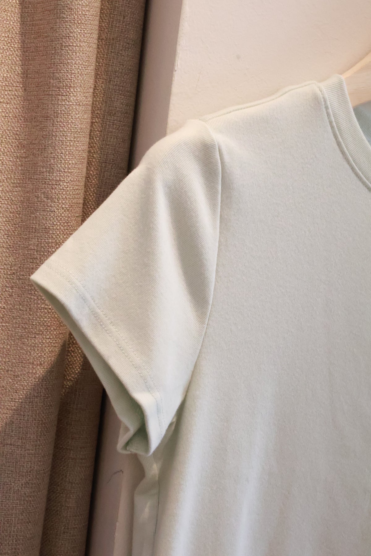 UNIQLO JWA BABY TEE