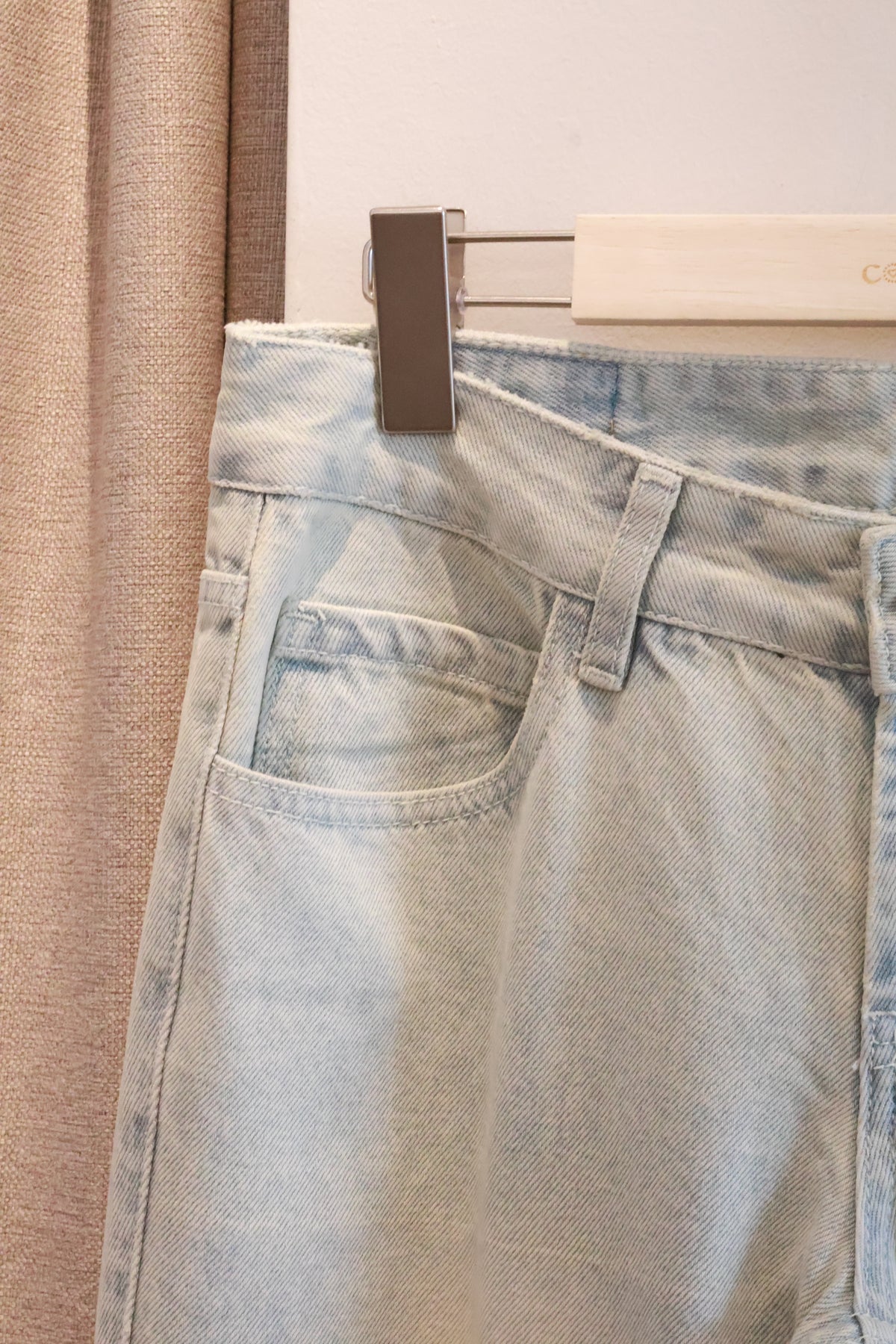 SO HOT American Vintage Washed Light Straight Jeans