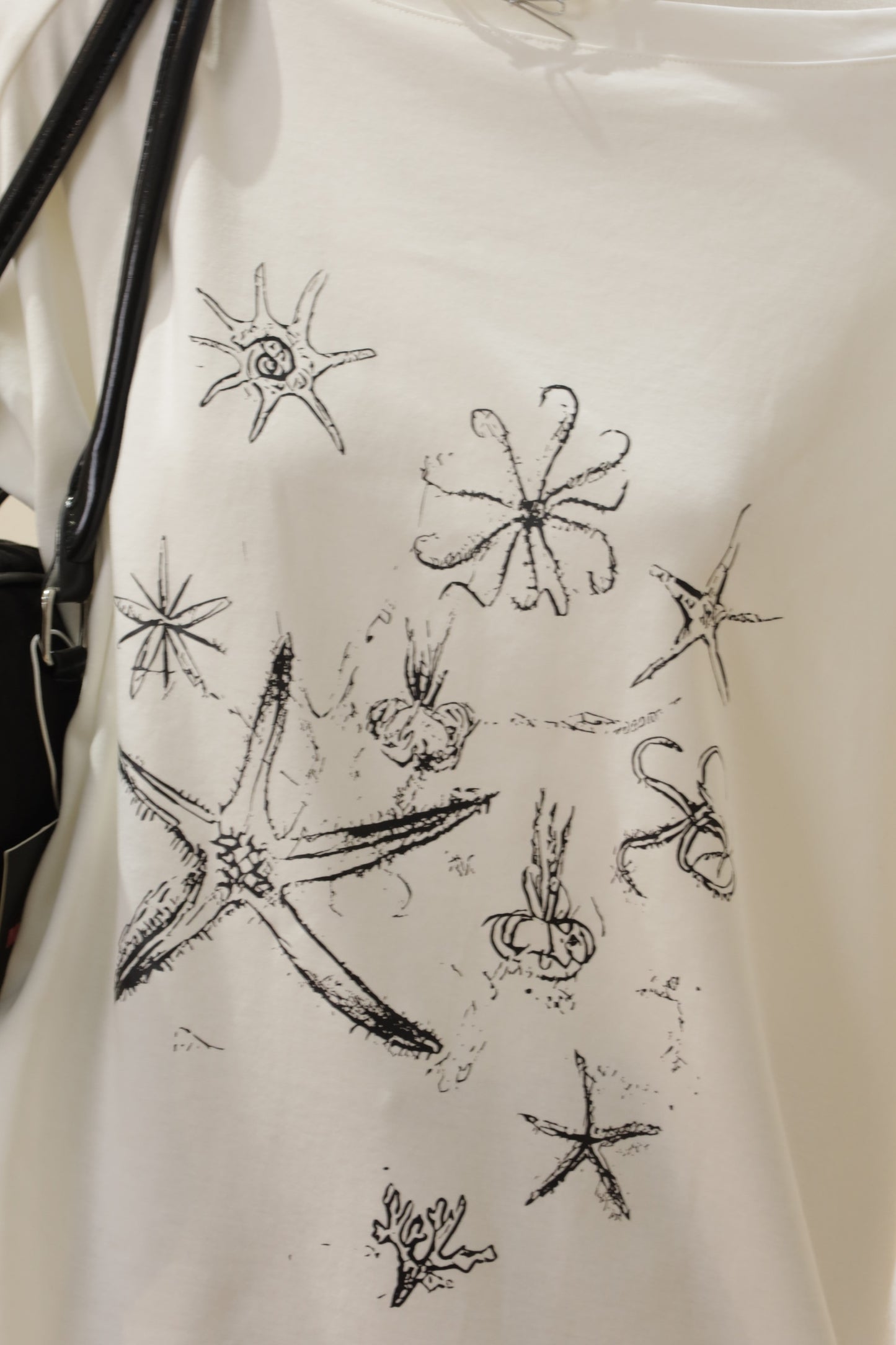 Sea shells half shoulder tee