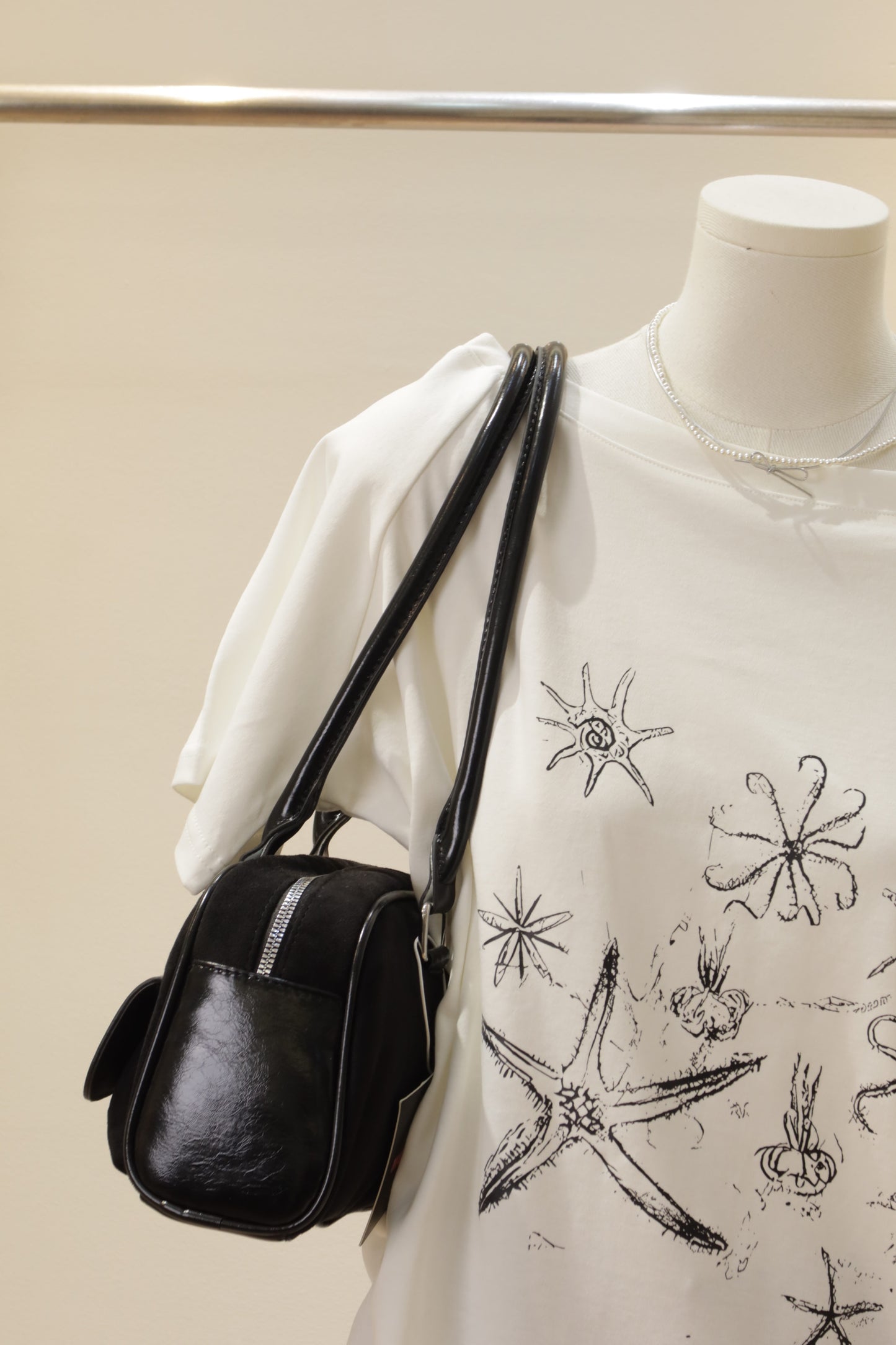 Sea shells half shoulder tee