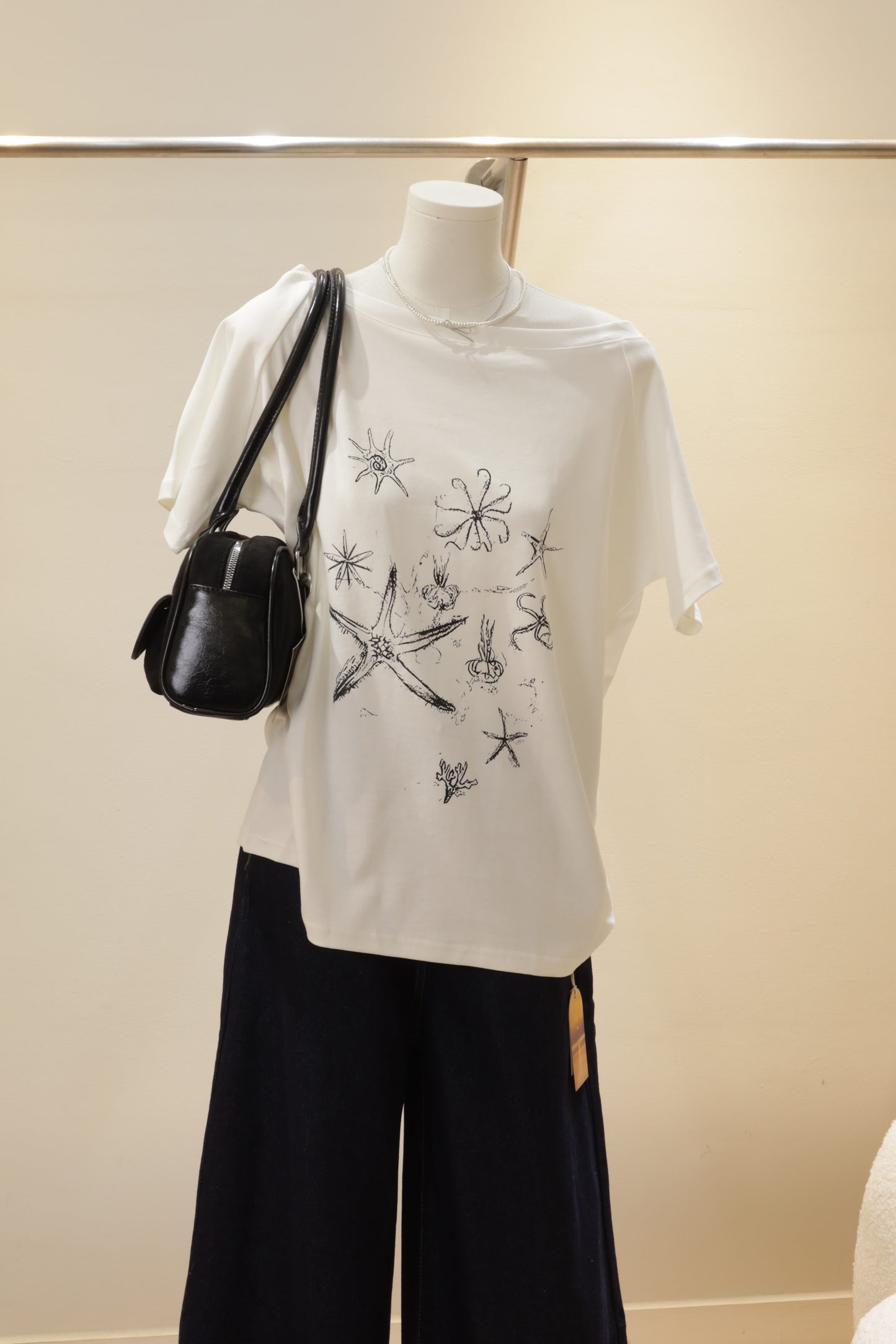 Sea shells half shoulder tee