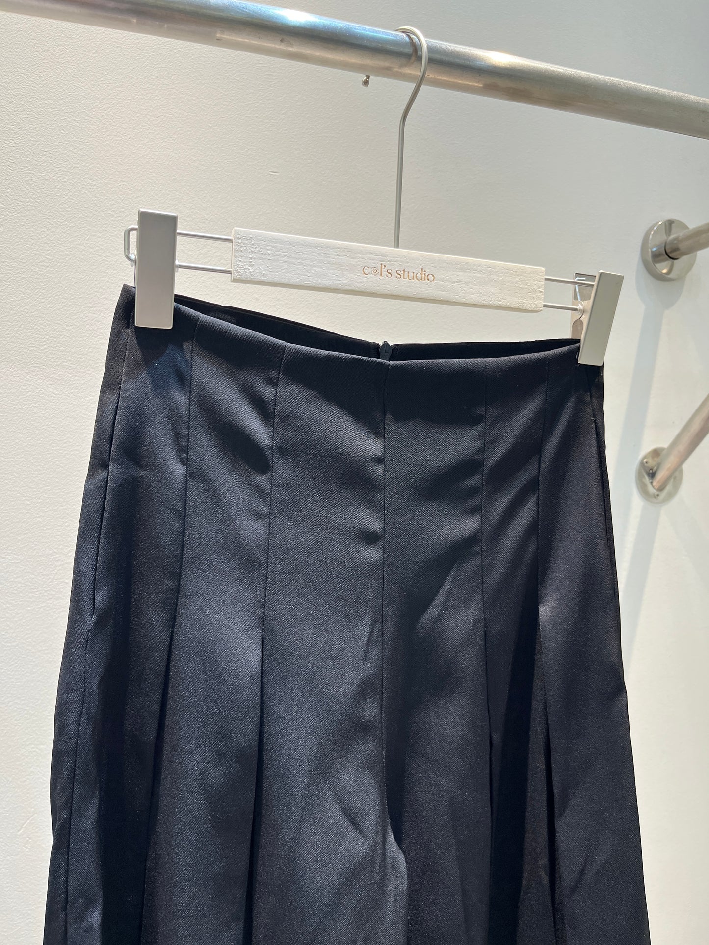 BAGGY BUTTONLESS TROUSERS