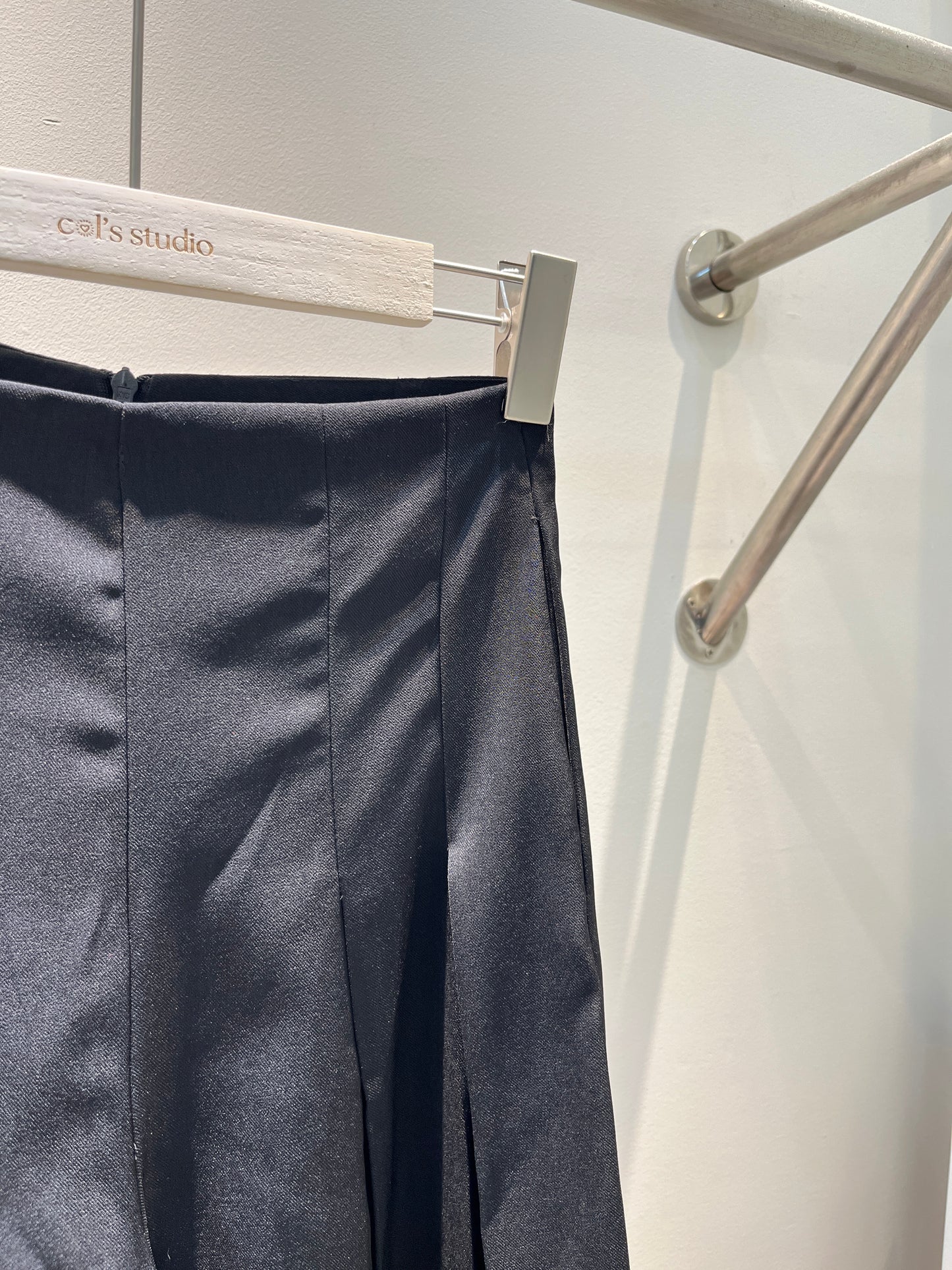 BAGGY BUTTONLESS TROUSERS