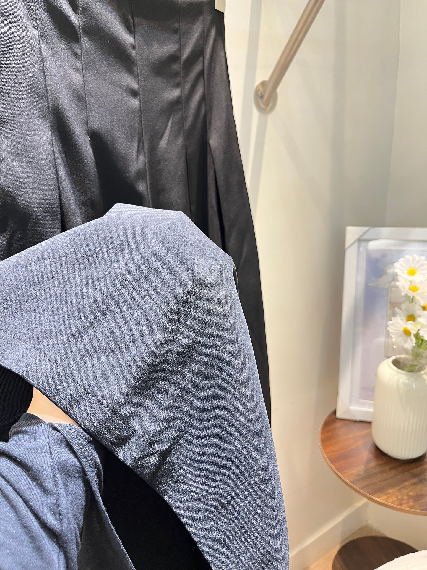 BAGGY BUTTONLESS TROUSERS