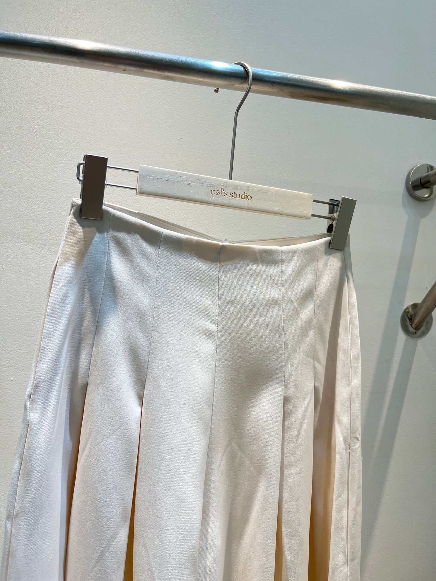 BAGGY BUTTONLESS TROUSERS