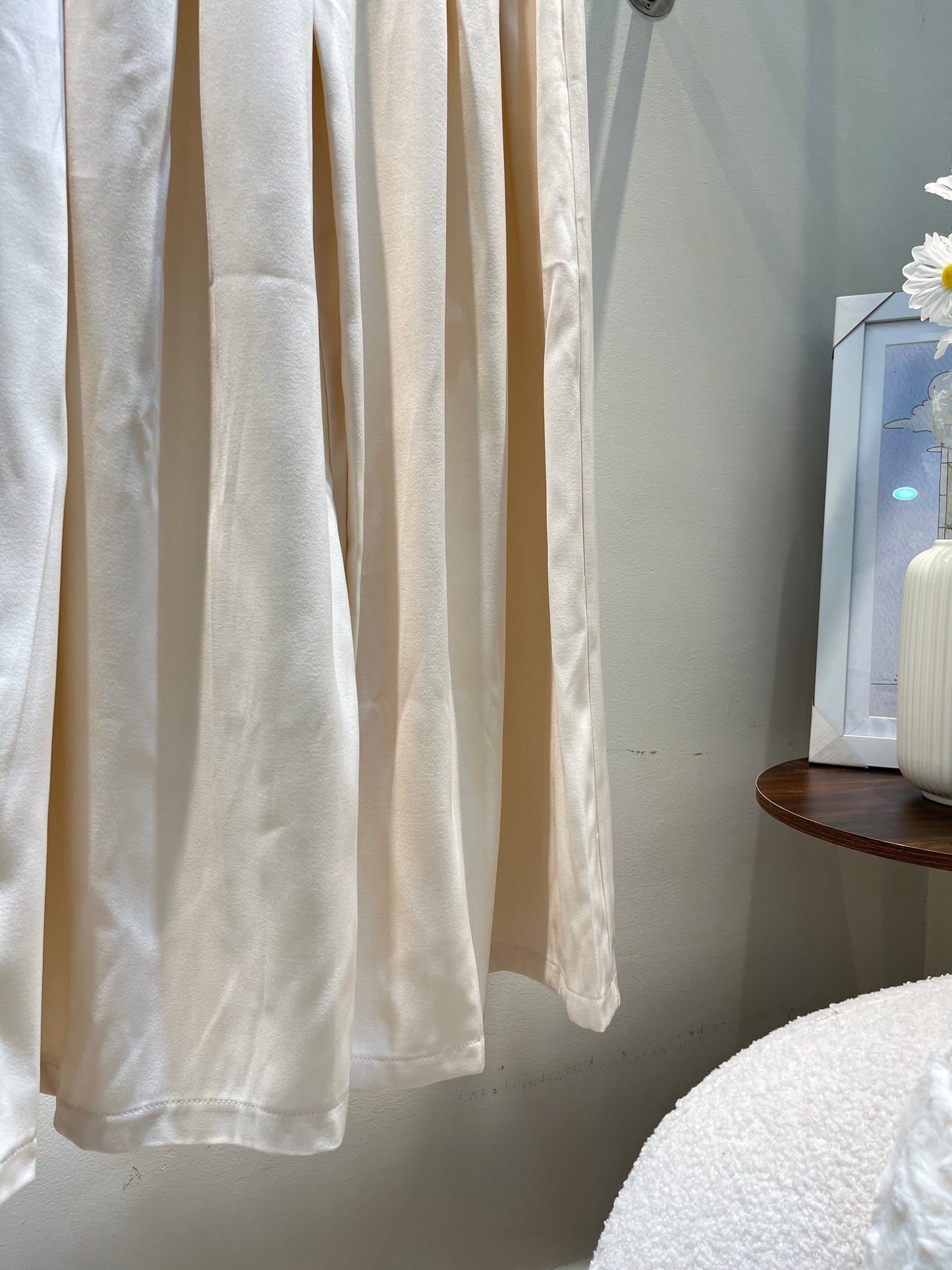 BAGGY BUTTONLESS TROUSERS