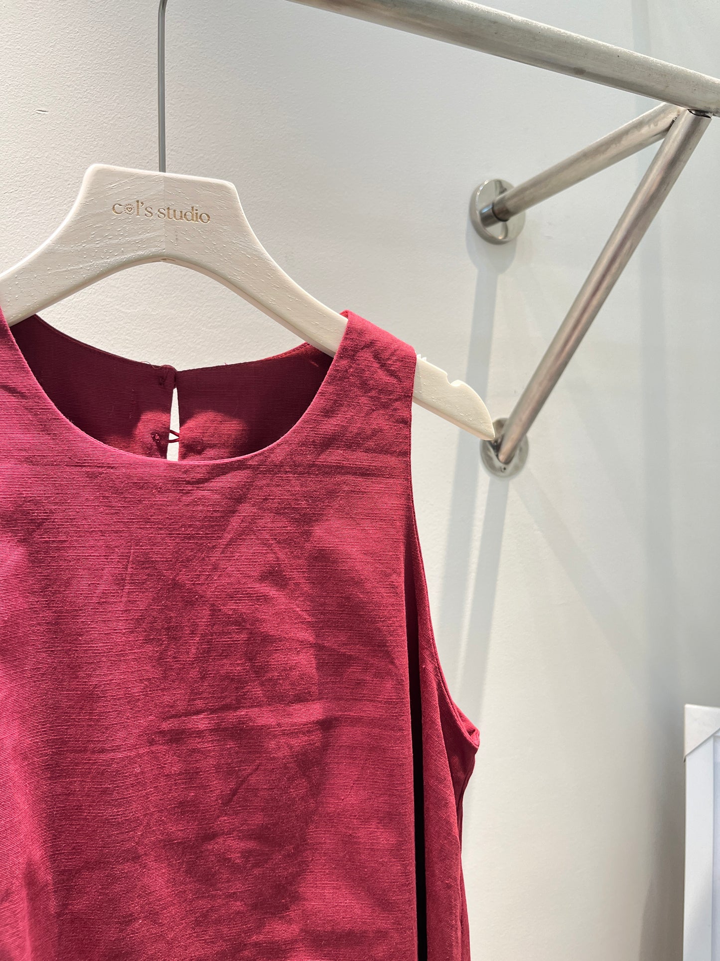 BUTTONED SLEEVELESS TOP