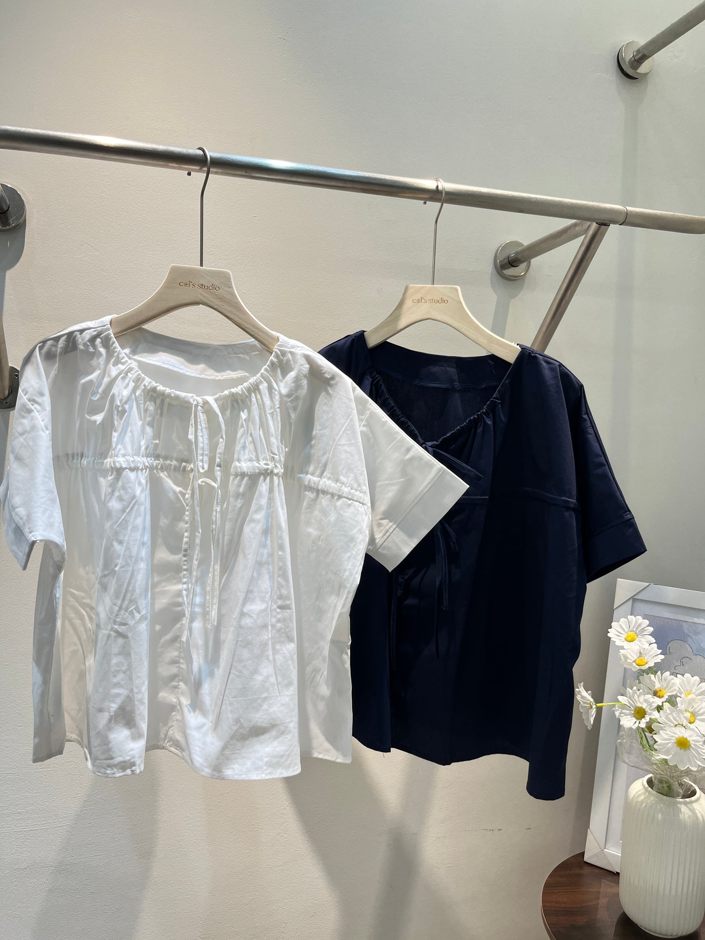 RIBBON TIED SHORT SLEEVE TOP