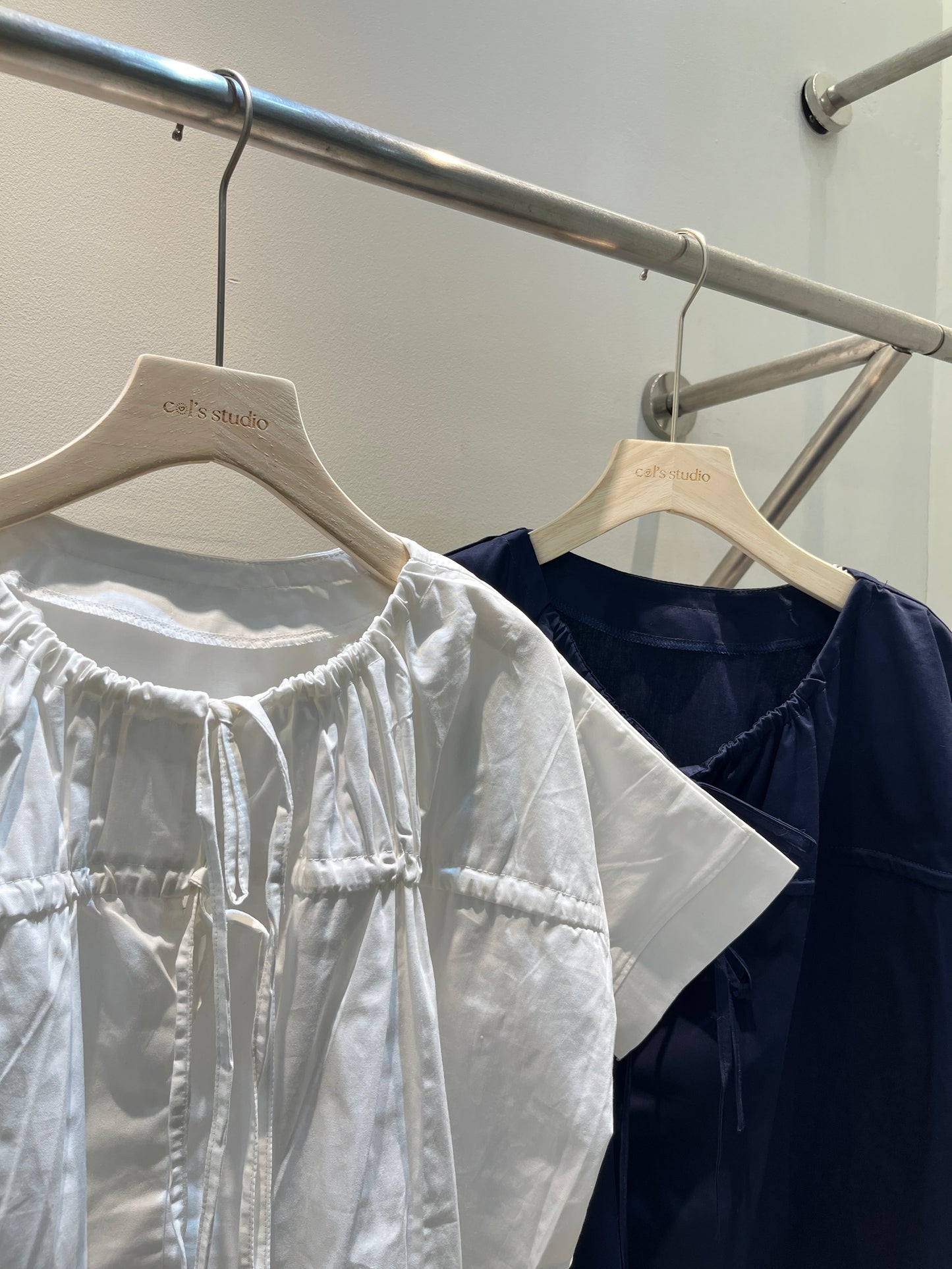 RIBBON TIED SHORT SLEEVE TOP