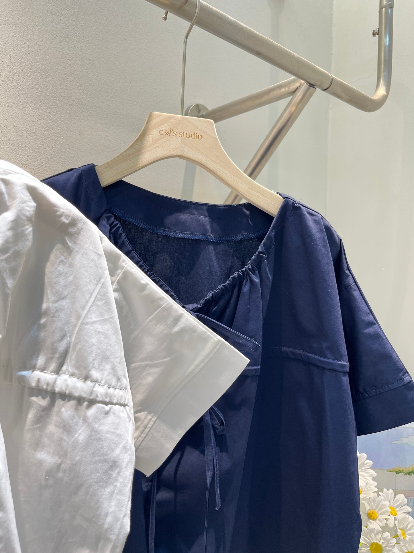 RIBBON TIED SHORT SLEEVE TOP