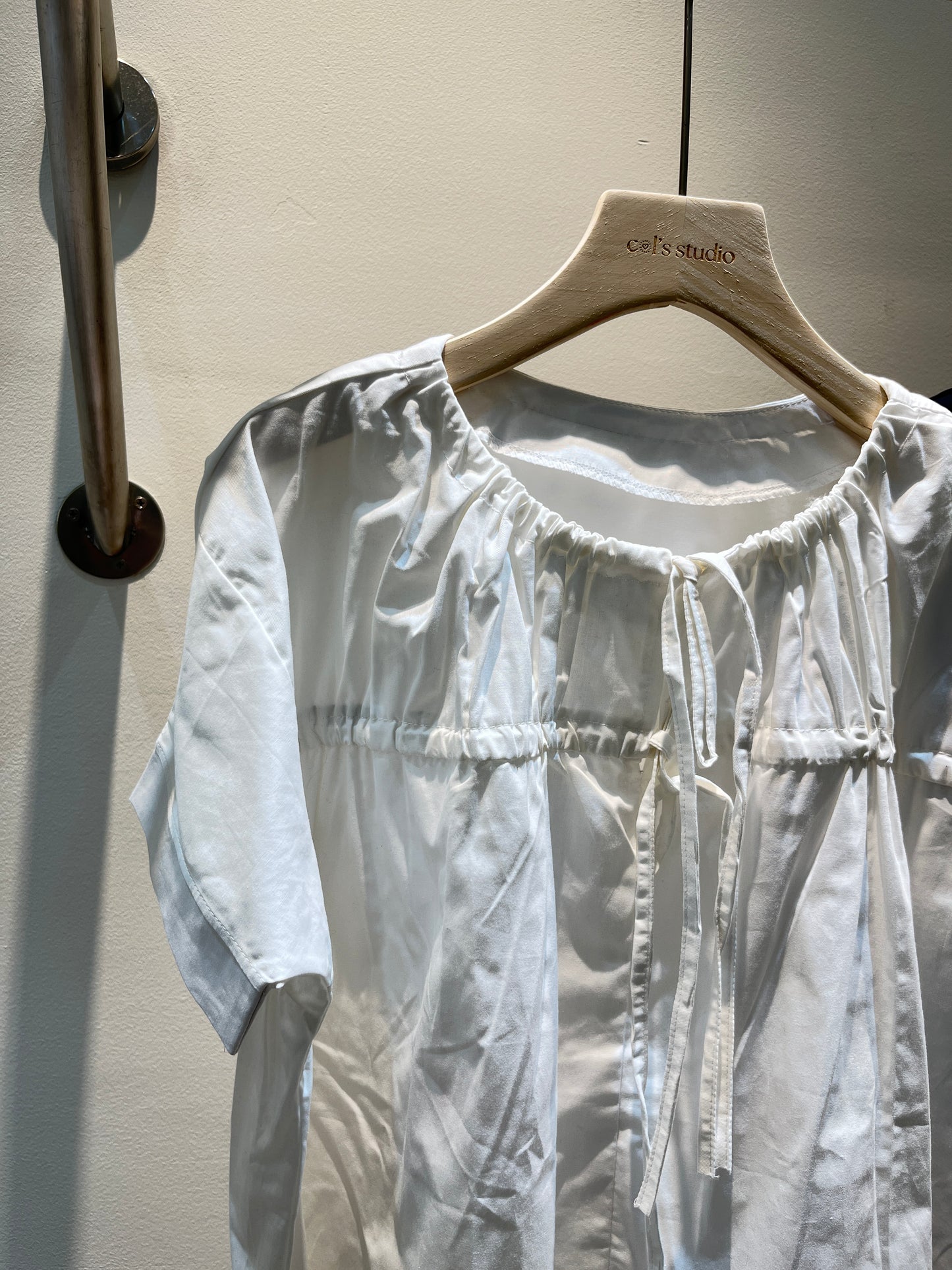 RIBBON TIED SHORT SLEEVE TOP