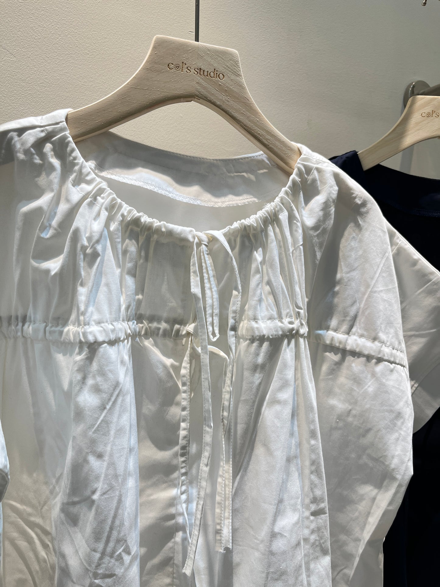 RIBBON TIED SHORT SLEEVE TOP