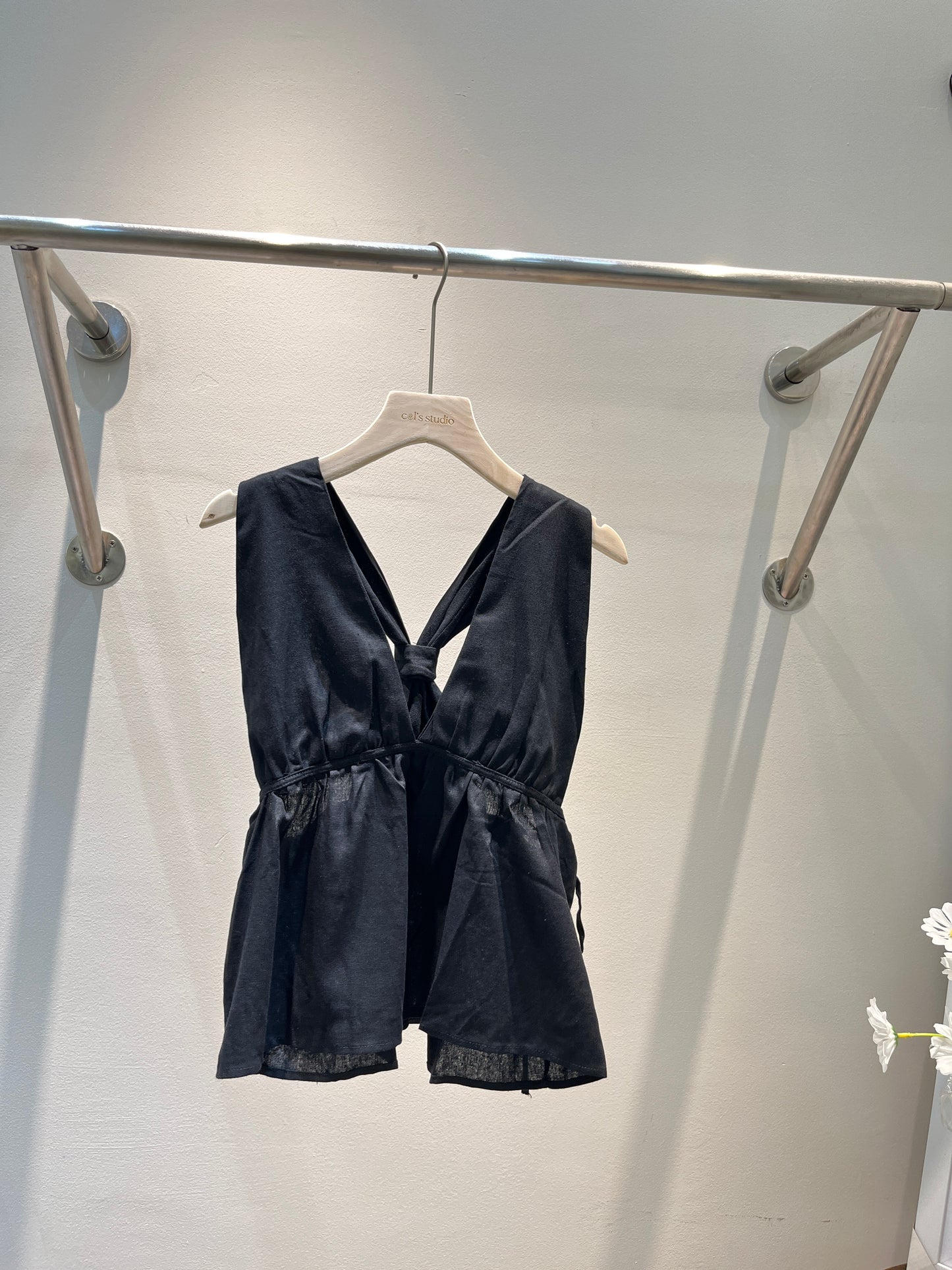 DEEP CUT BLACK SUMMER TOP