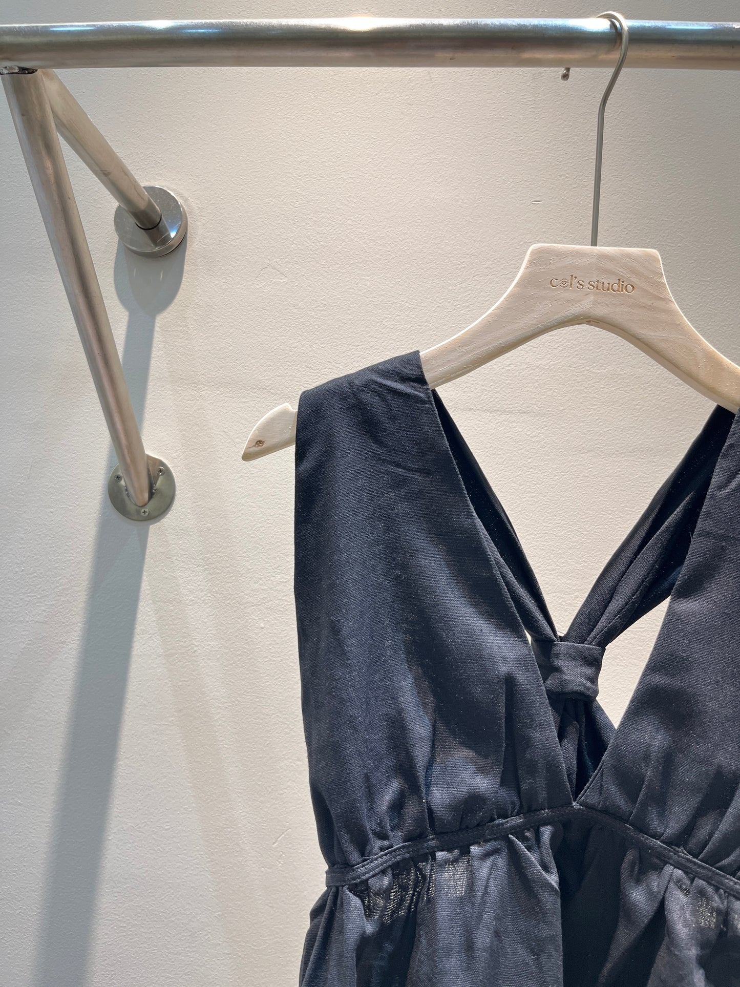 DEEP CUT BLACK SUMMER TOP