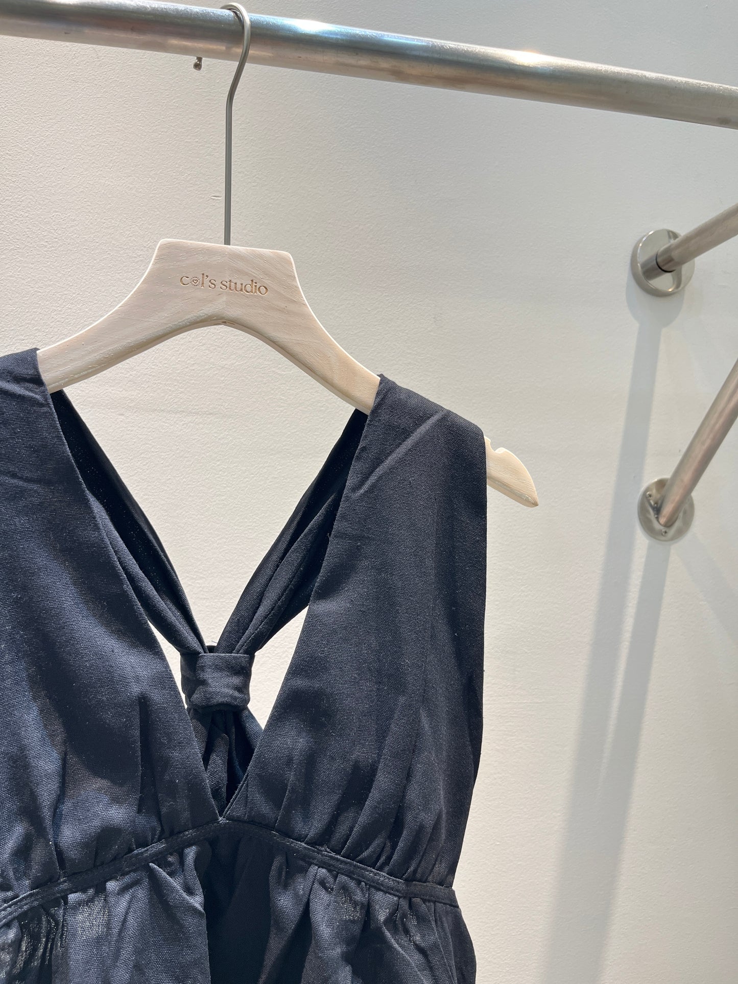 DEEP CUT BLACK SUMMER TOP