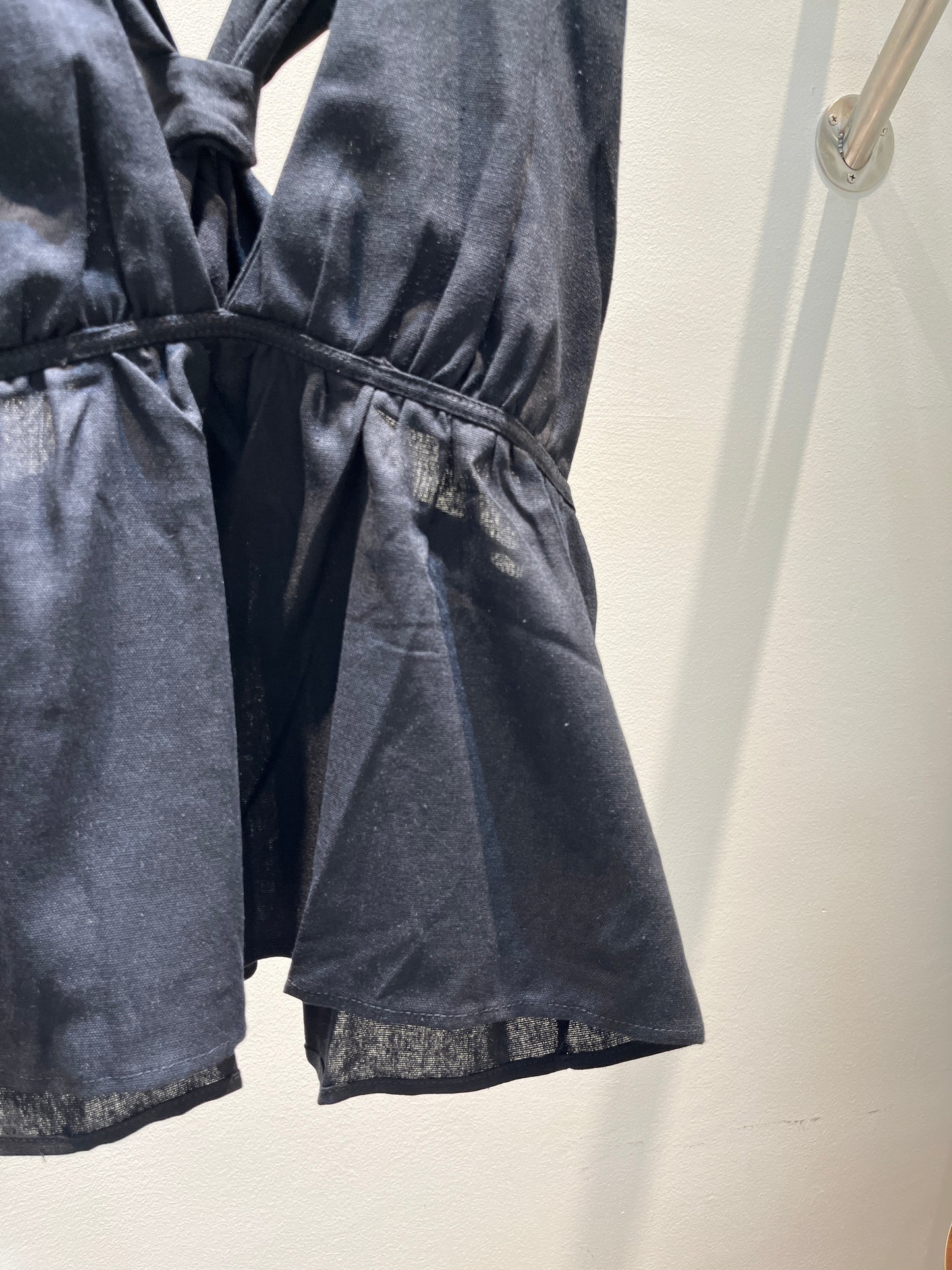 DEEP CUT BLACK SUMMER TOP