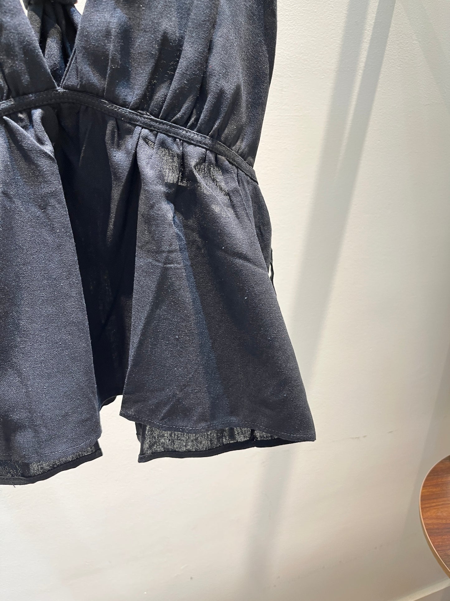 DEEP CUT BLACK SUMMER TOP