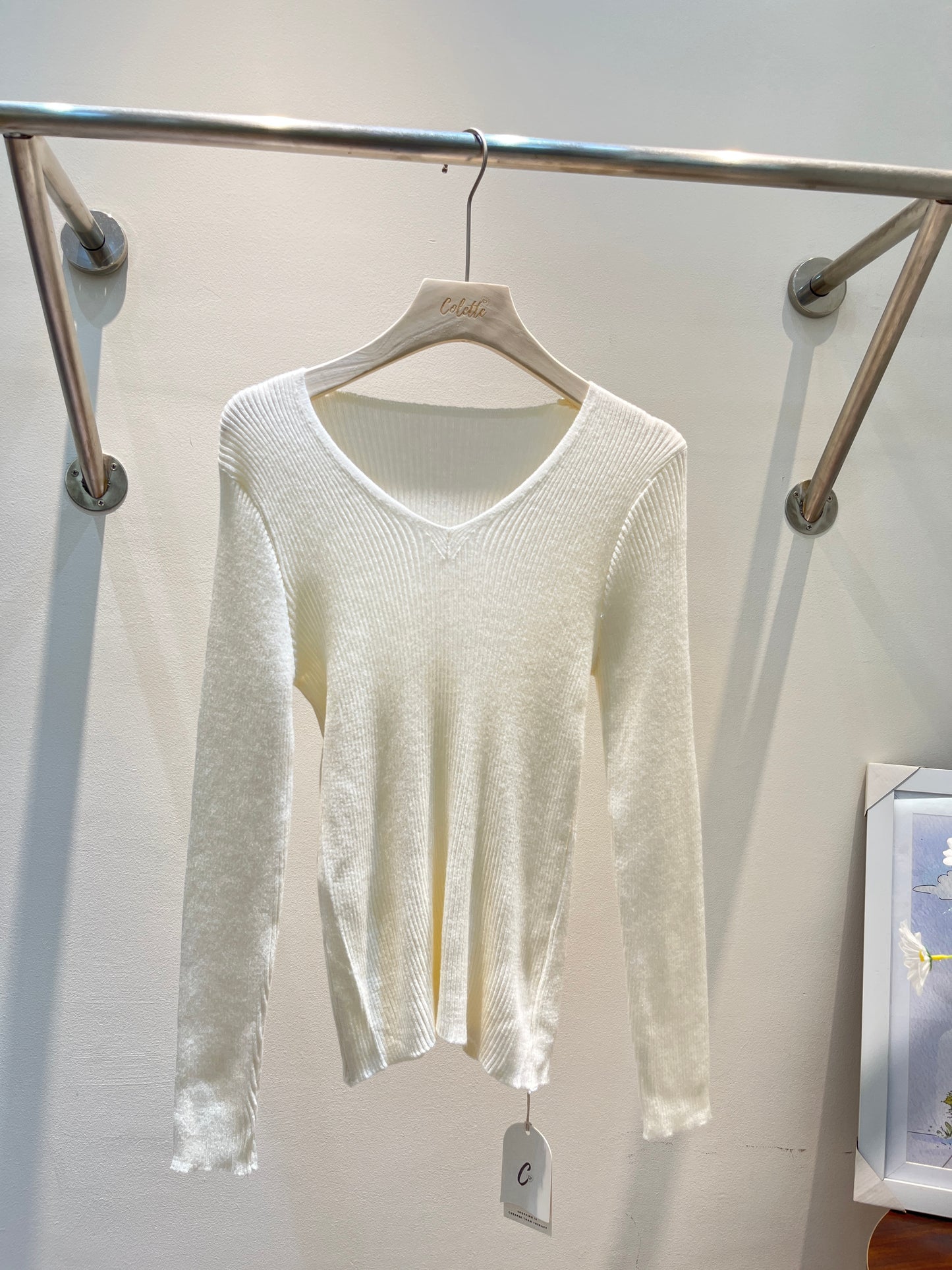WHITE V NECK SWEATER