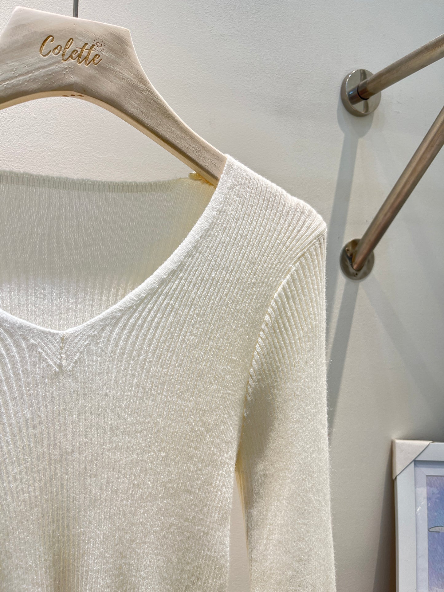 WHITE V NECK SWEATER