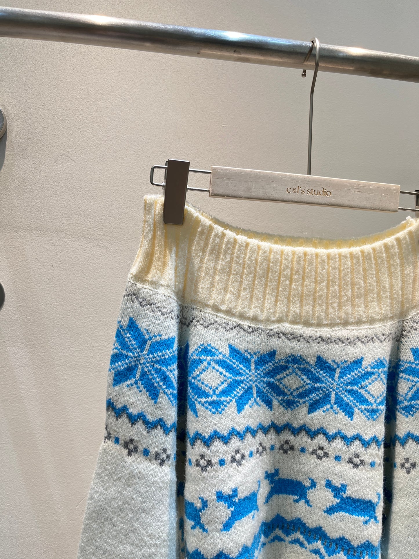 BLUE SNOW OFF SHOULDER TOP