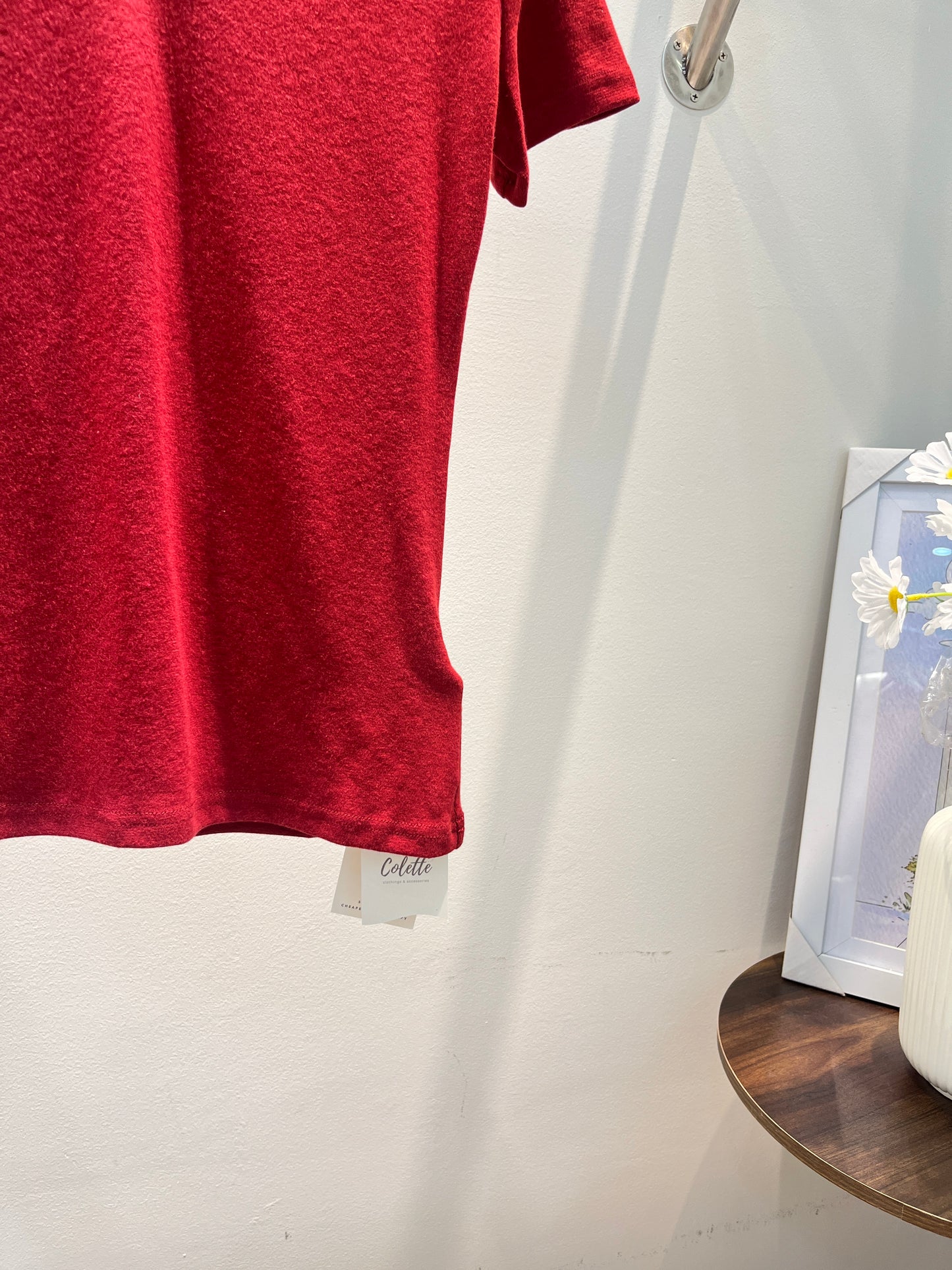 RED V CUT SHORT SLEEVE TOP