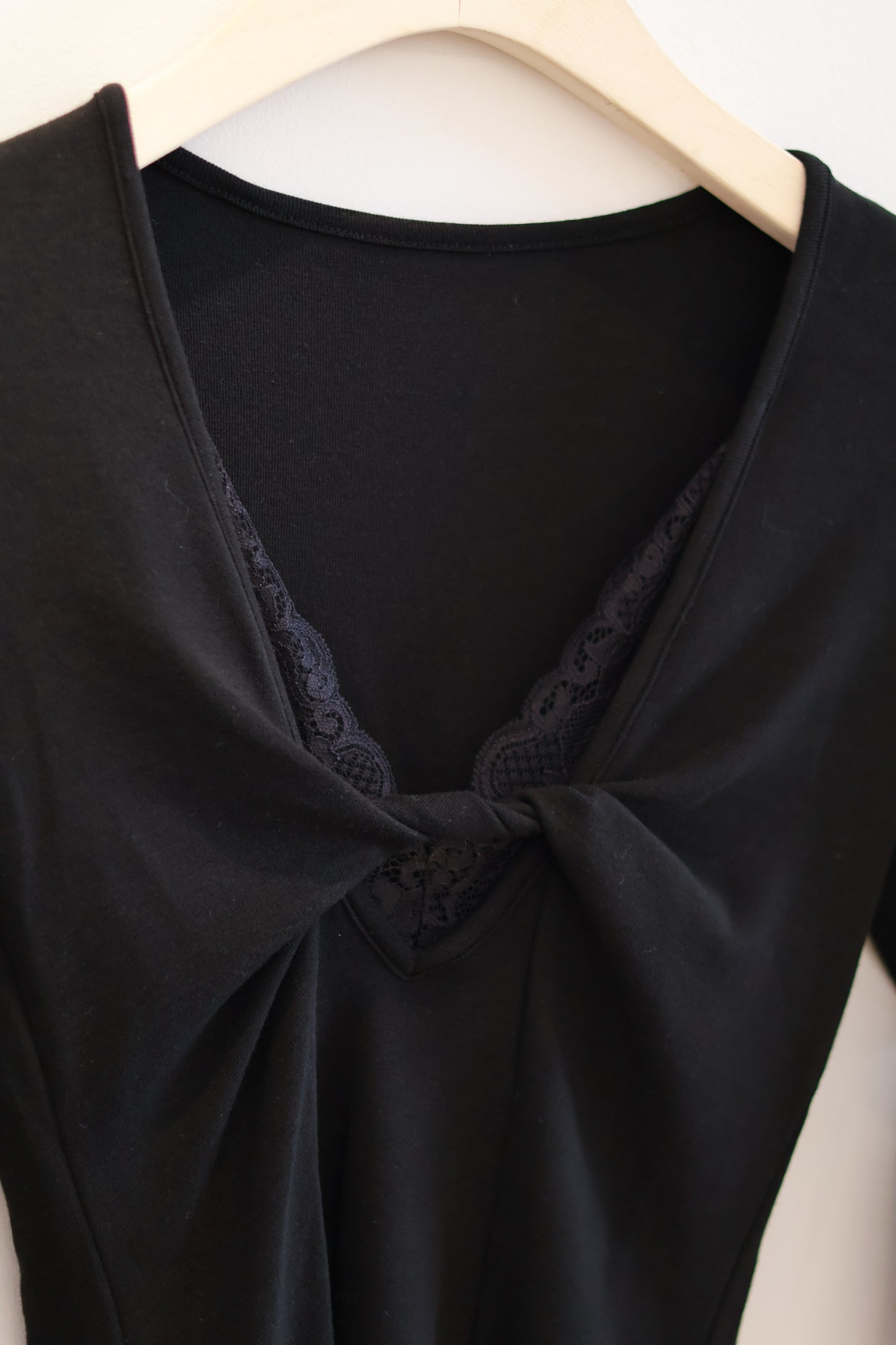 MID SLEEVE KNOT LACE TOP