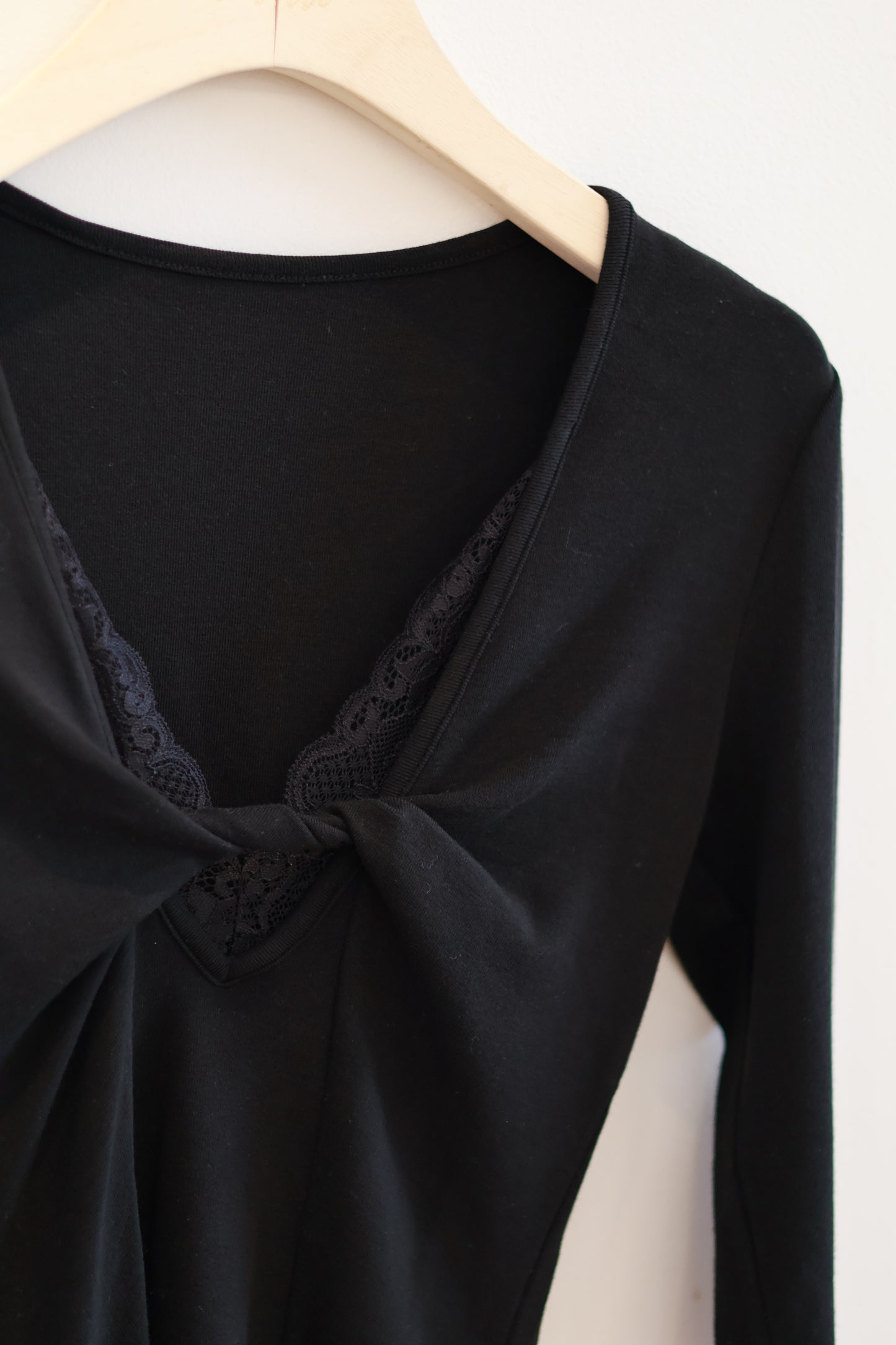 MID SLEEVE KNOT LACE TOP