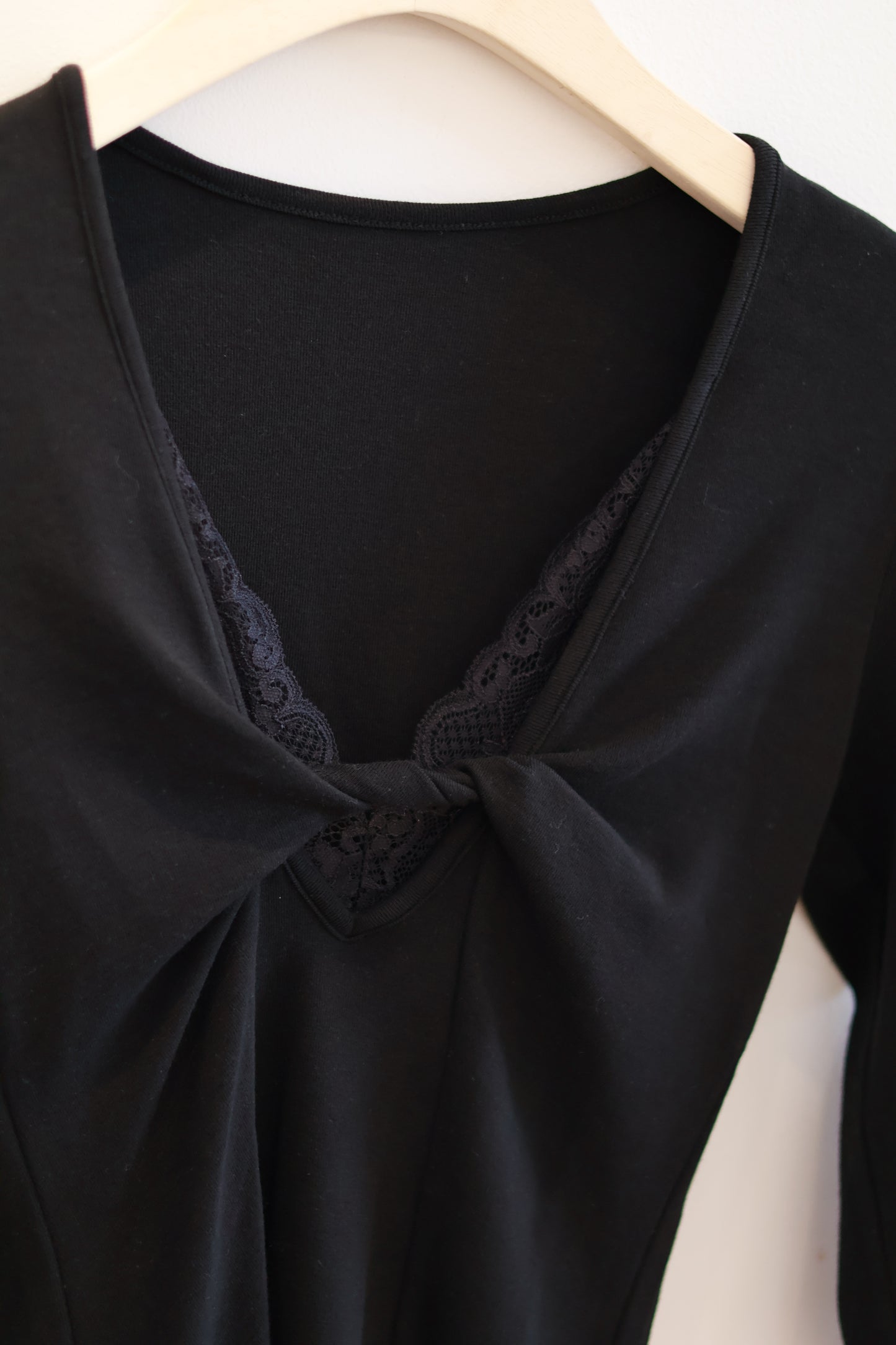 MID SLEEVE KNOT LACE TOP