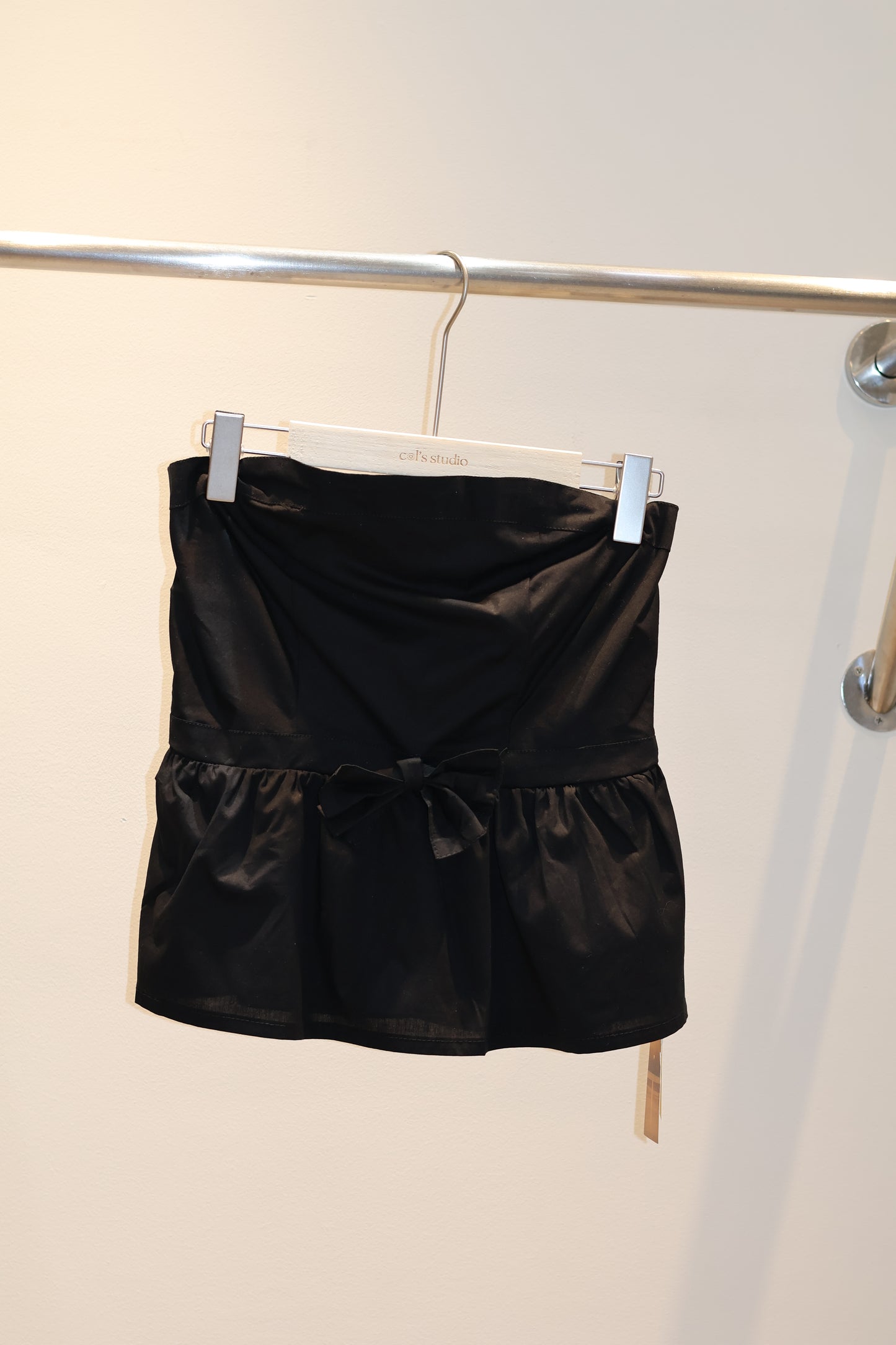 BLACK FRONT RIBBON TUBE FLOWY TOP