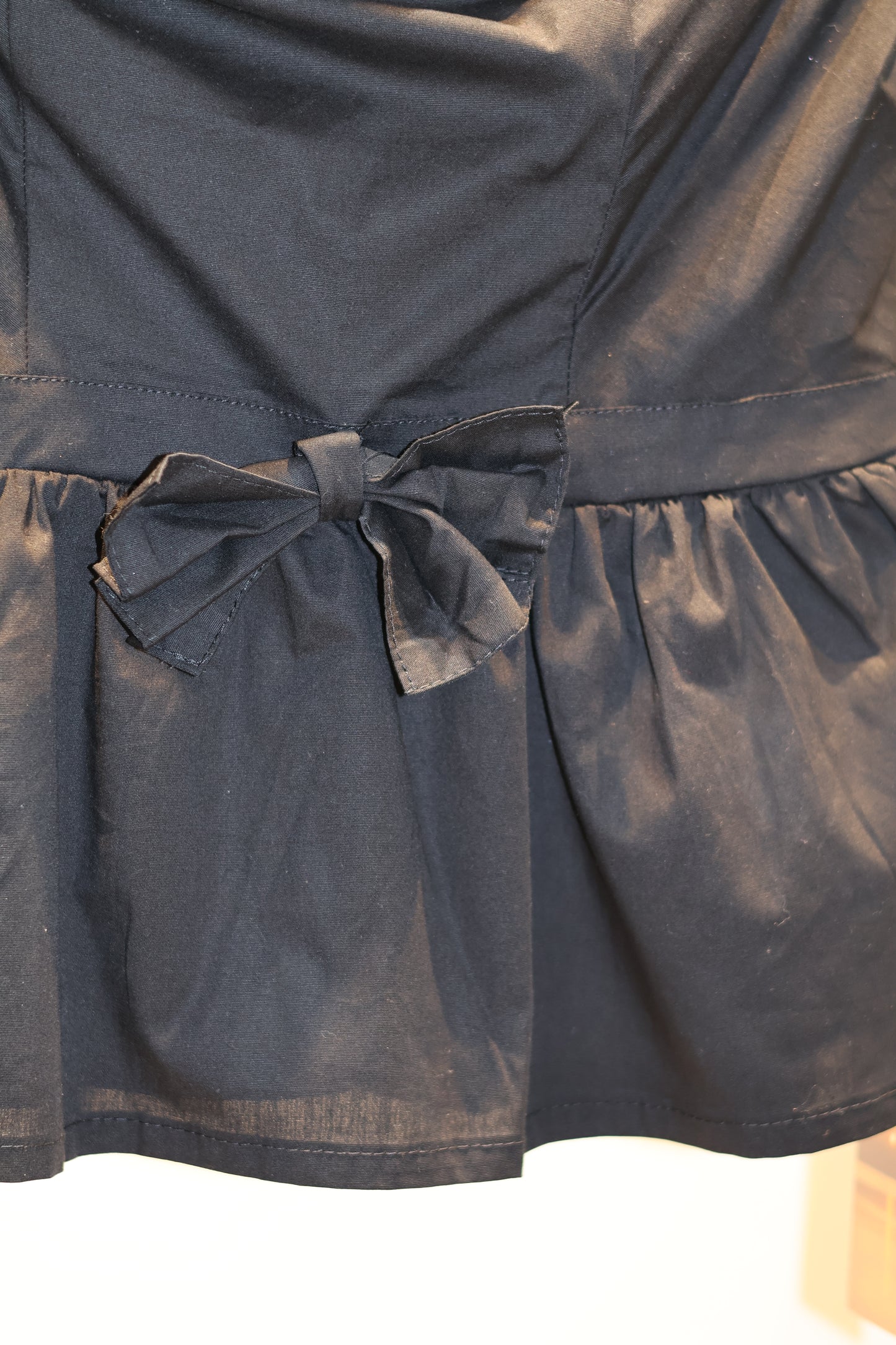 BLACK FRONT RIBBON TUBE FLOWY TOP