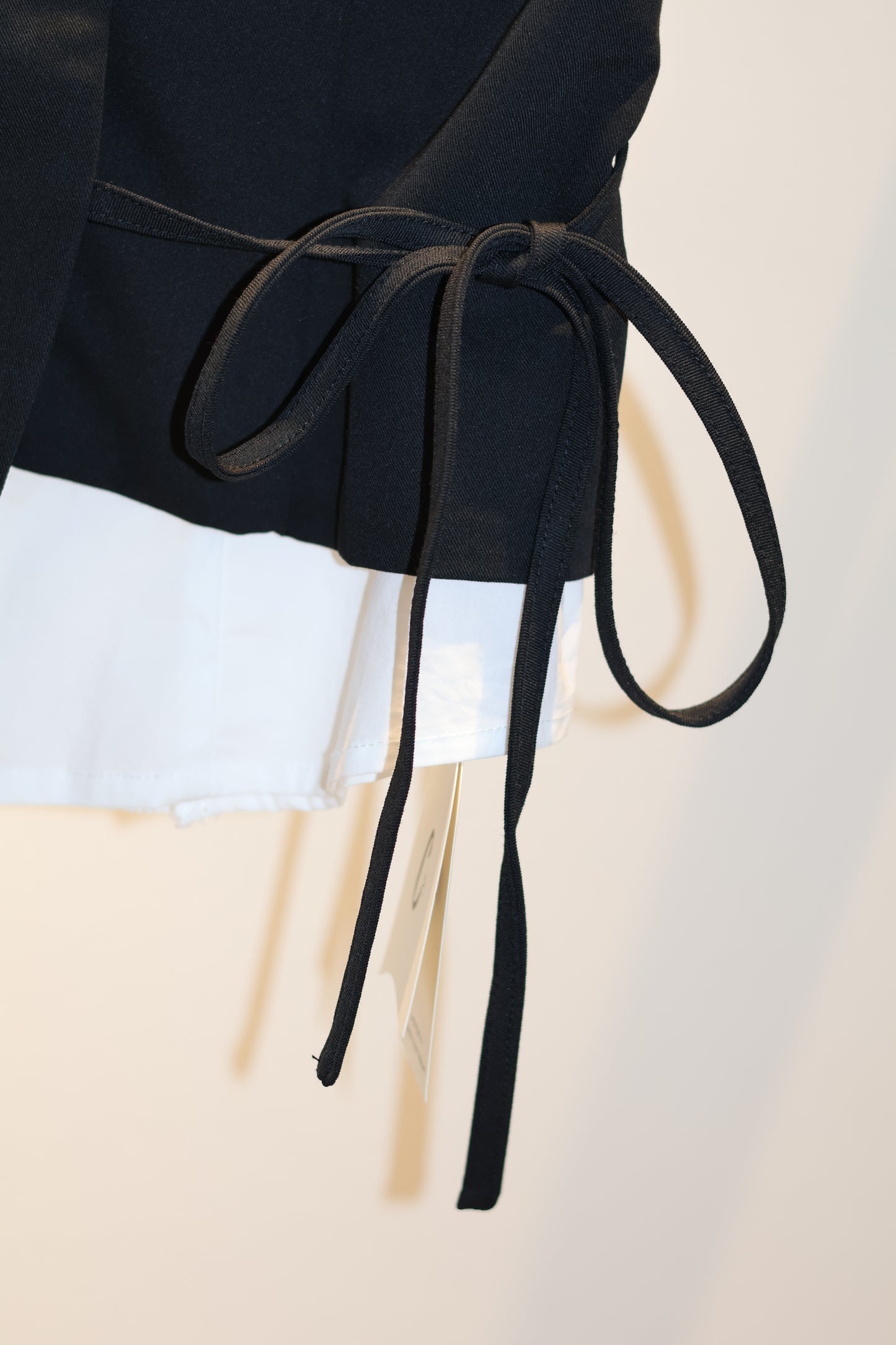 WHITE ACCENT BLACK TUBE TOP