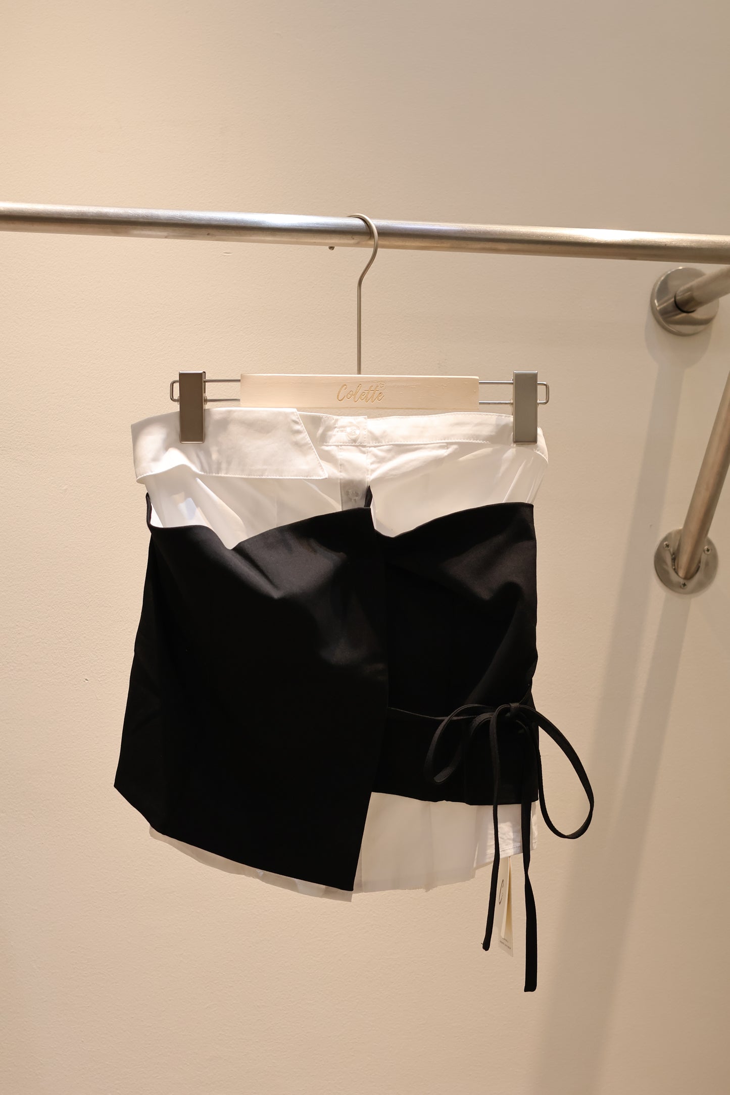 WHITE ACCENT BLACK TUBE TOP