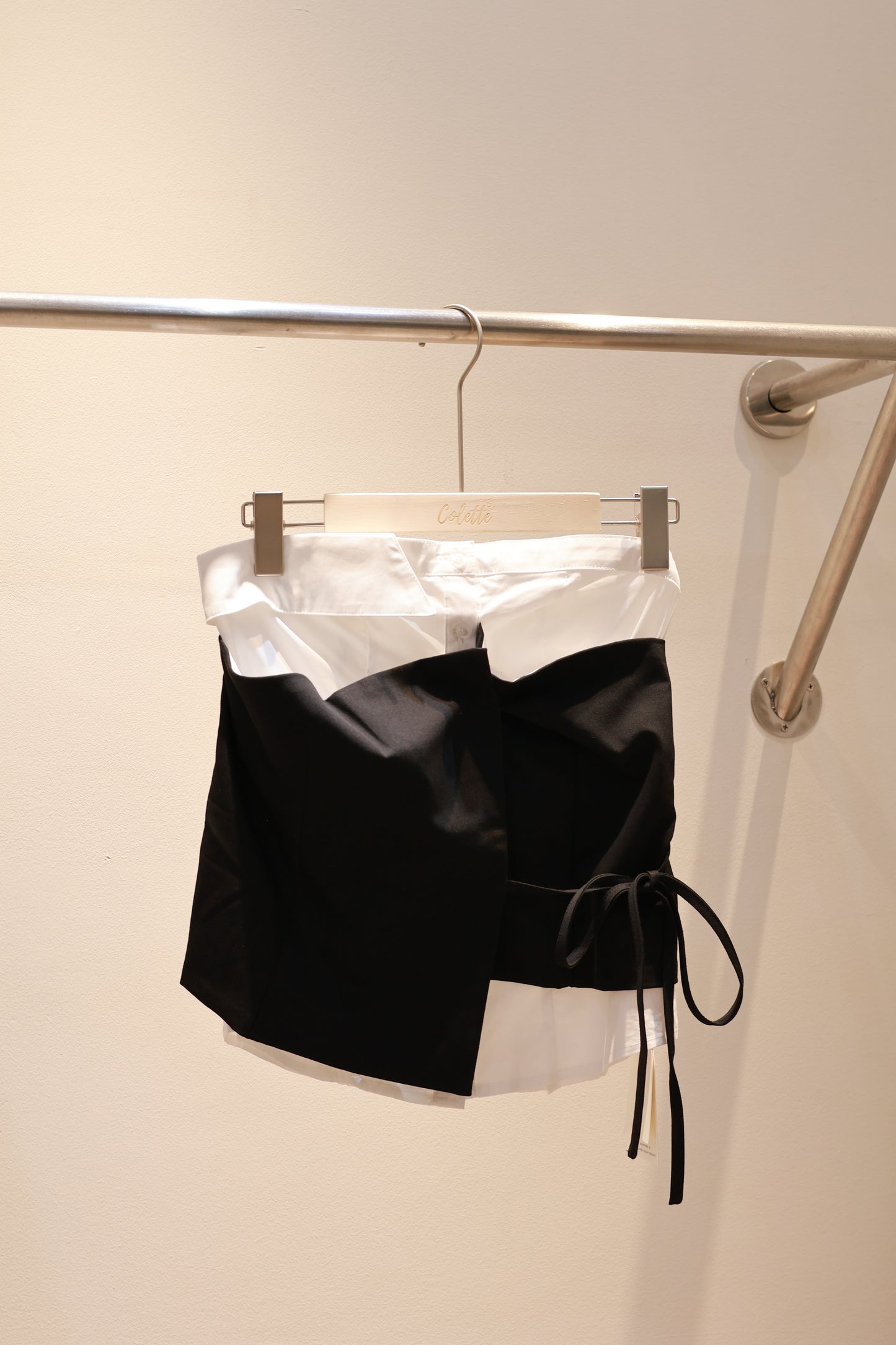 WHITE ACCENT BLACK TUBE TOP