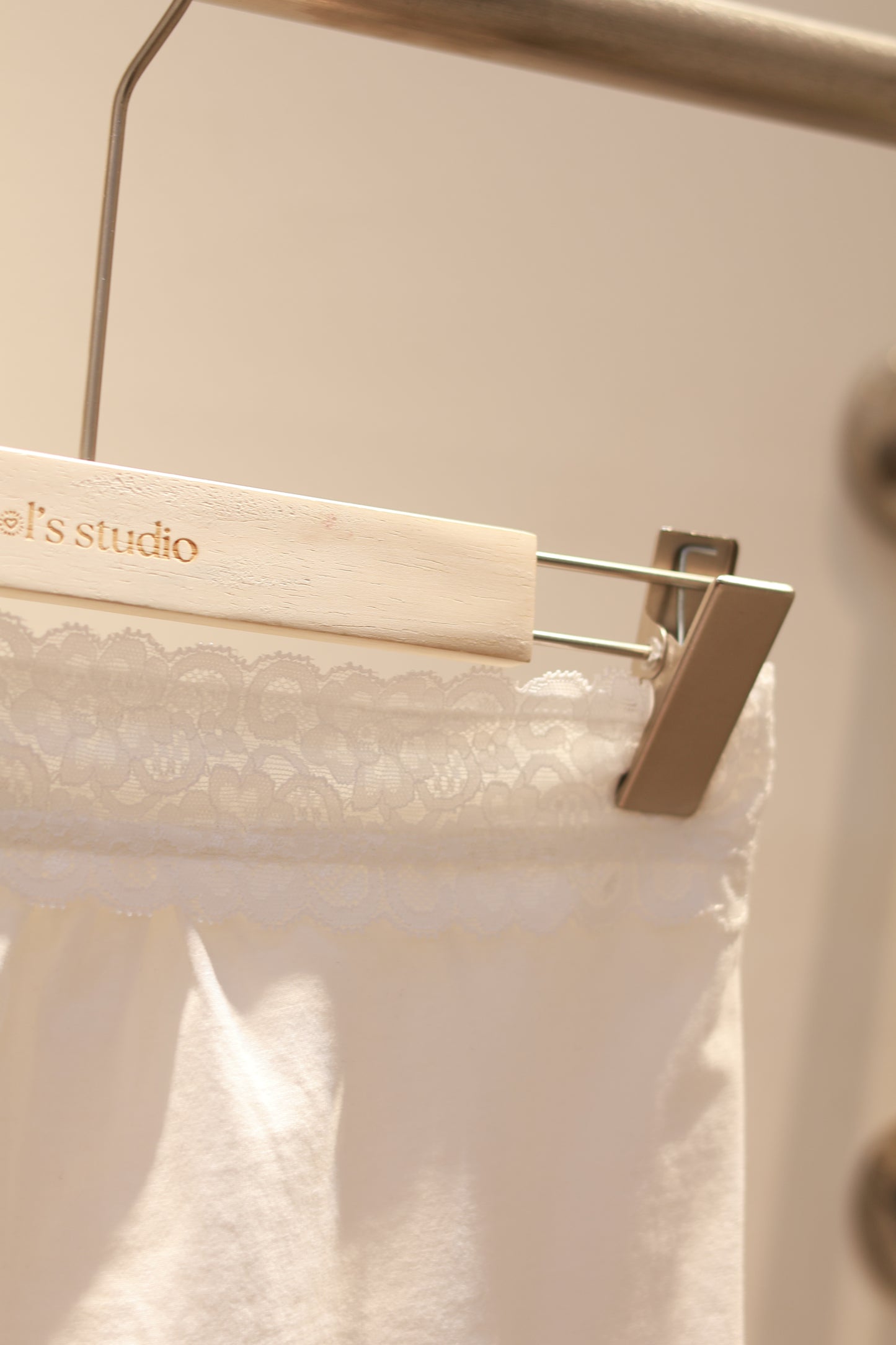 LACE DETAIL WHITE TUBE TOP