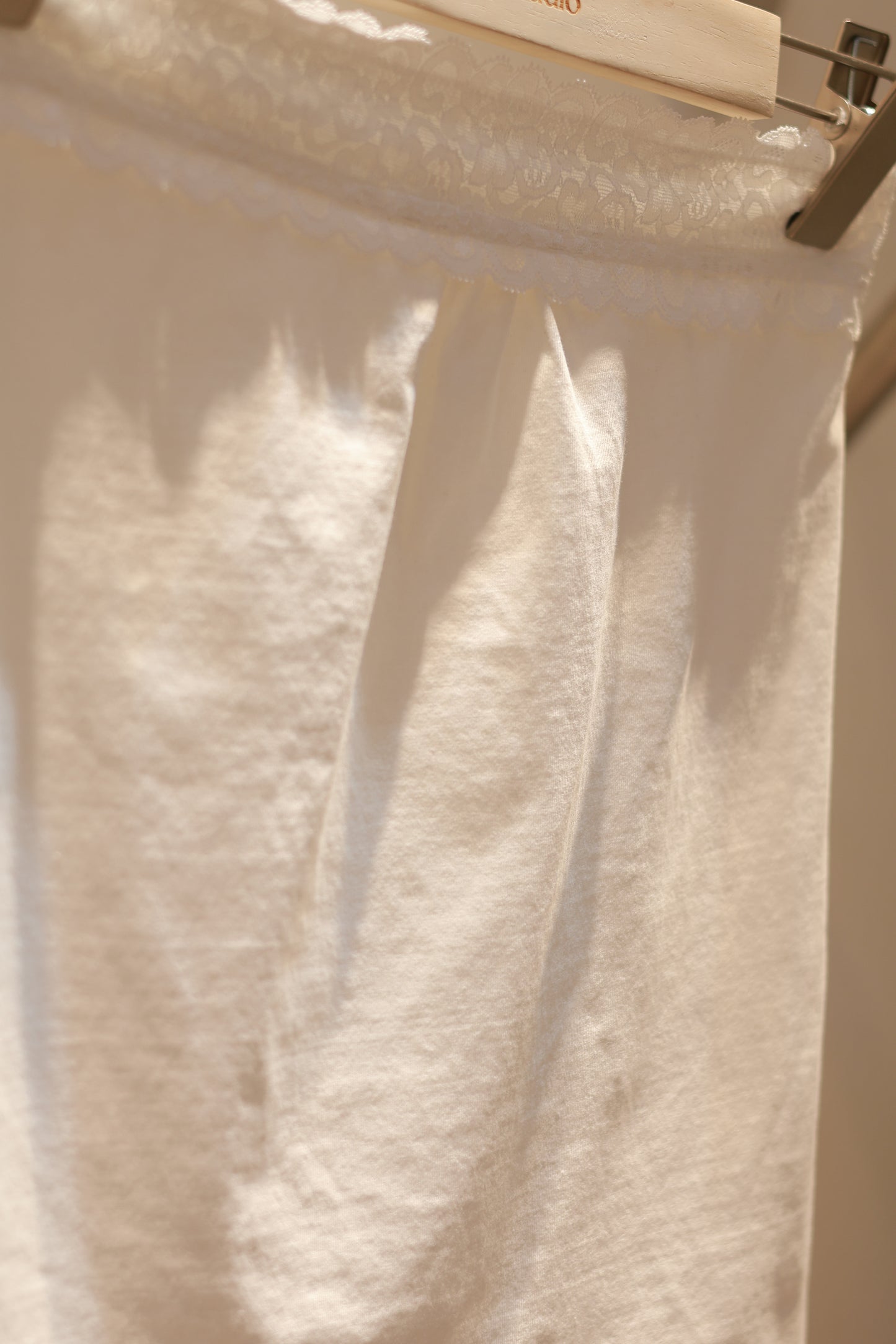 LACE DETAIL WHITE TUBE TOP