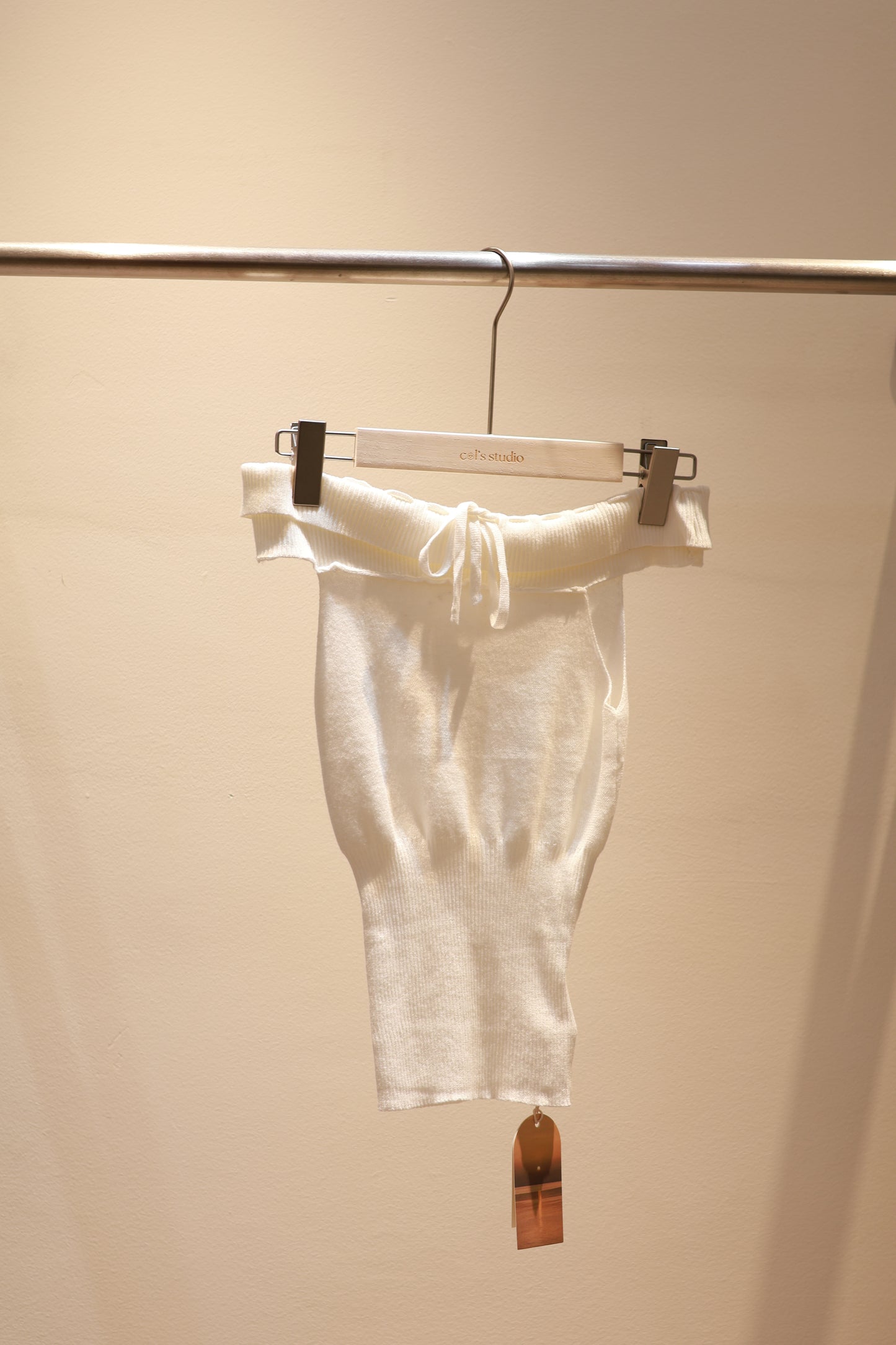 THIN WHITE KNITTED OFF SHOULDER