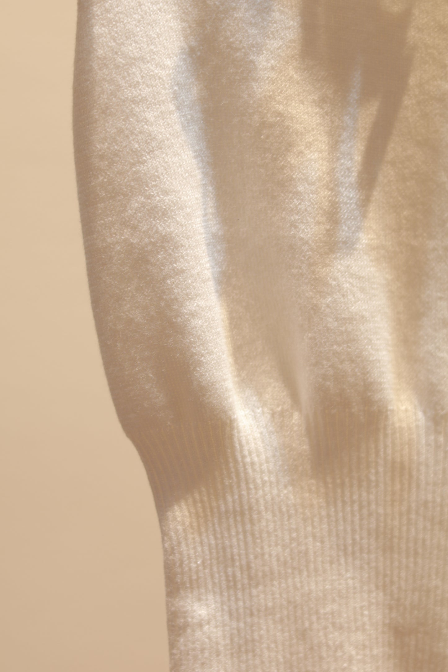 THIN WHITE KNITTED OFF SHOULDER