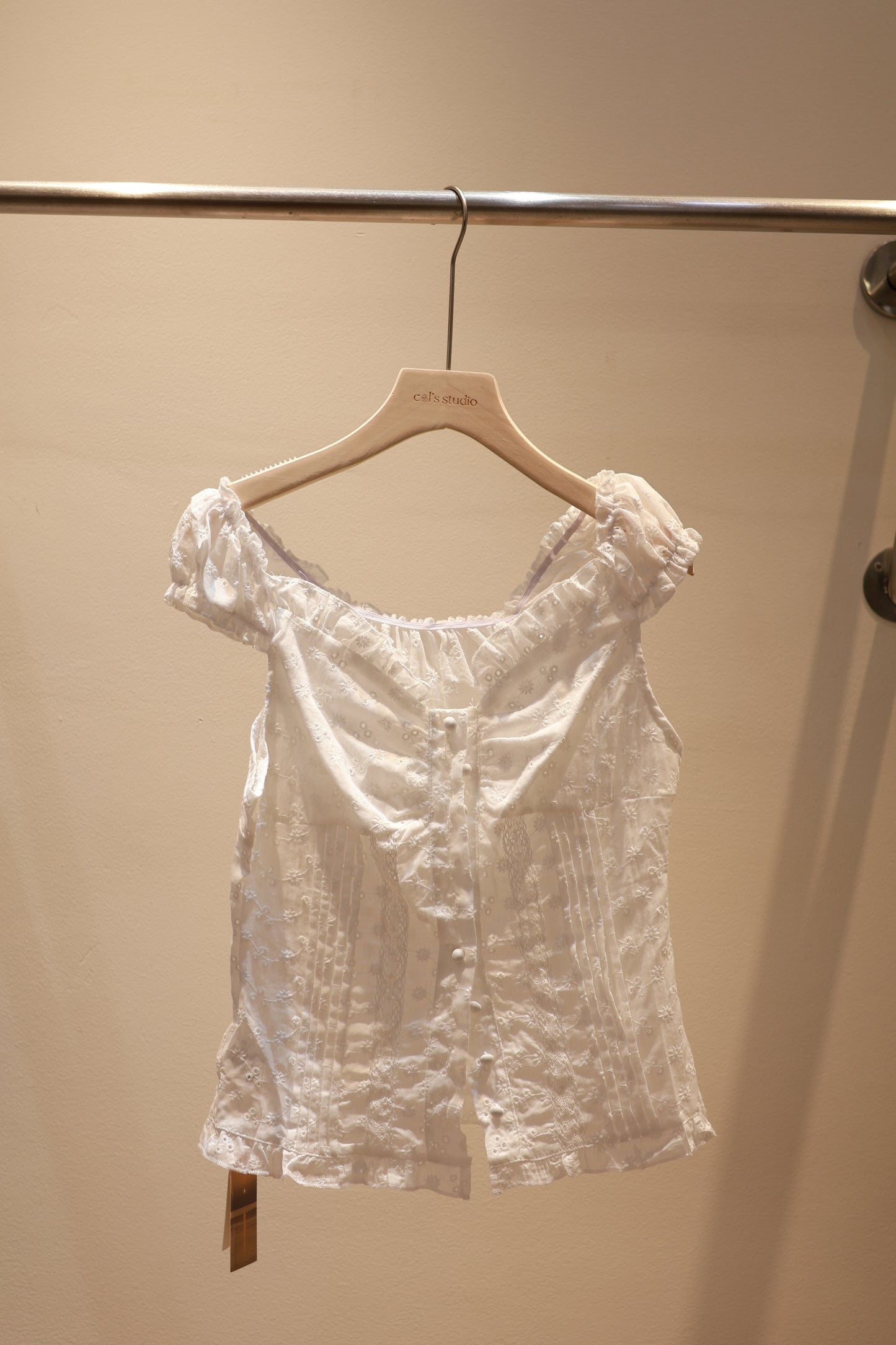 EYELET BUTTONS OFF SHOULDER TOP