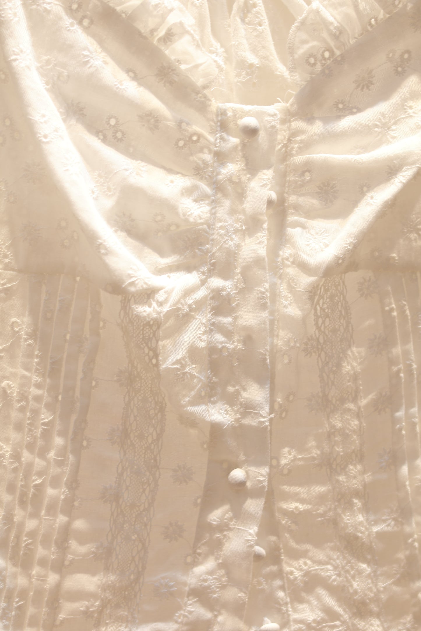 EYELET BUTTONS OFF SHOULDER TOP
