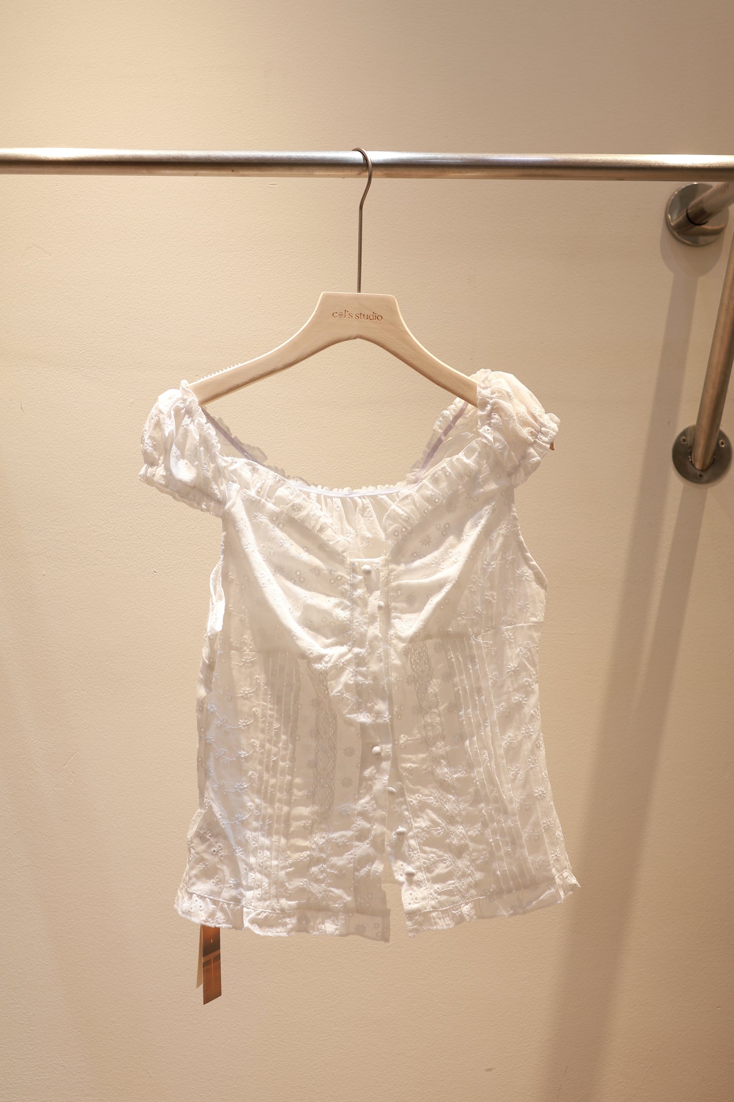 EYELET BUTTONS OFF SHOULDER TOP