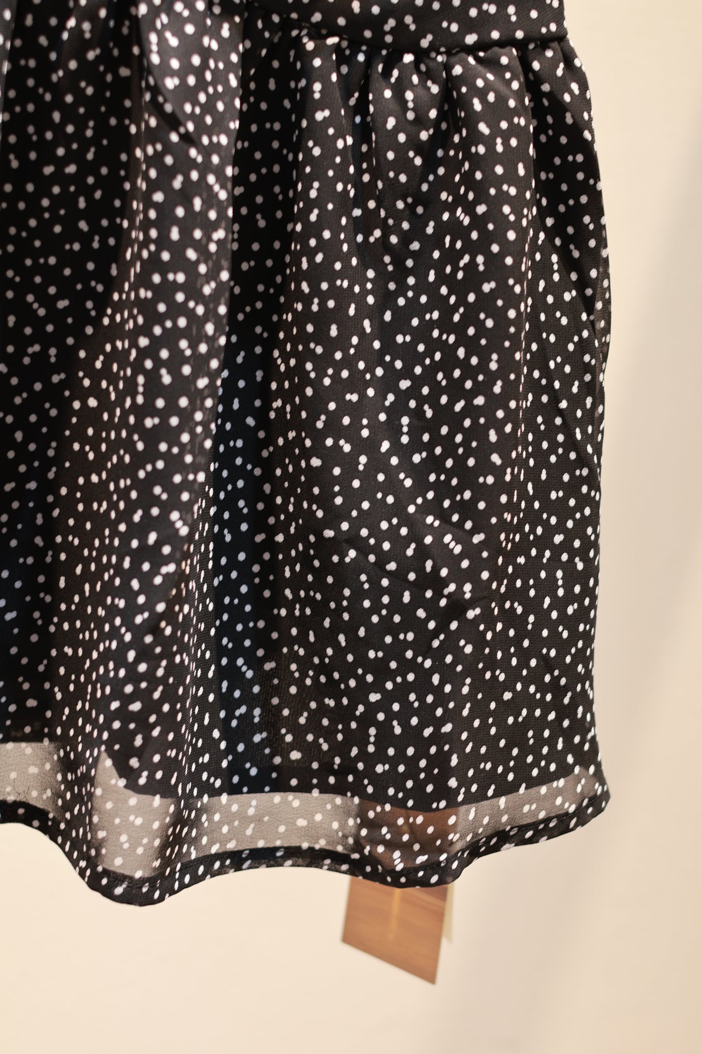 POLKADOT FLOWY BLACK TOP