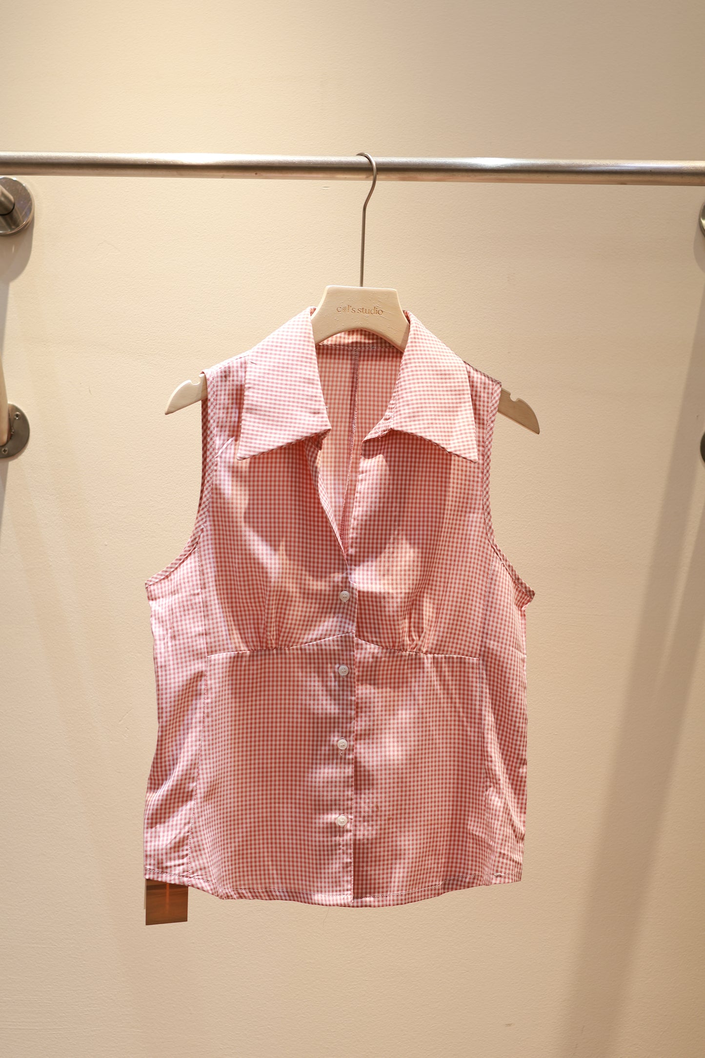 RED GINGHAM SLEEVELESS BLOUSE