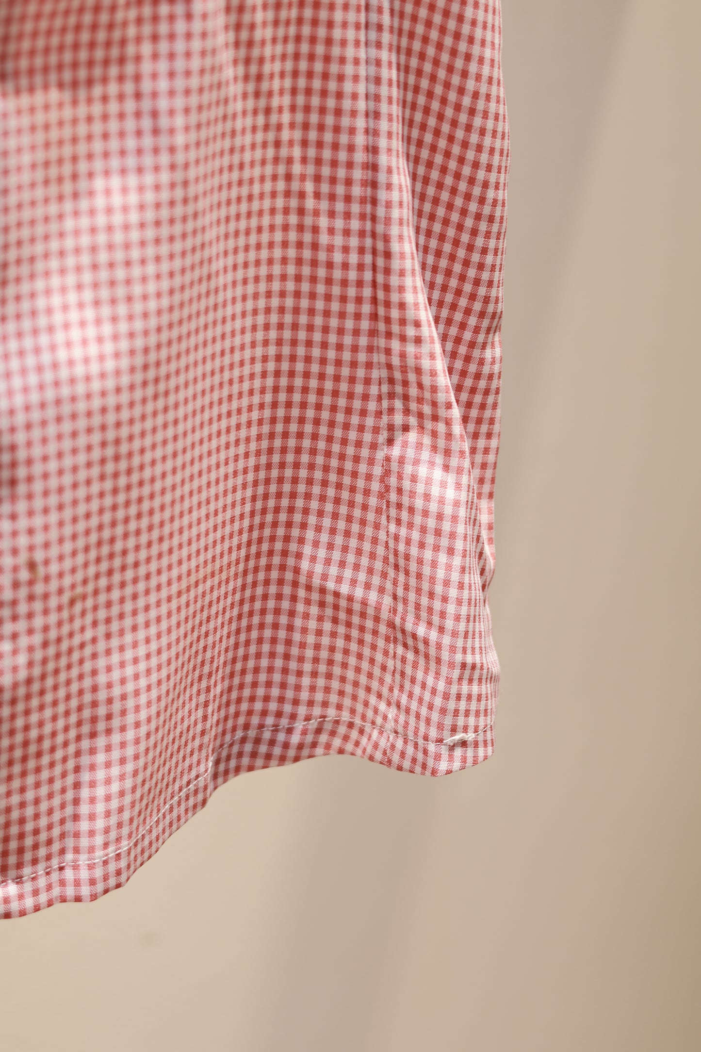 RED GINGHAM SLEEVELESS BLOUSE