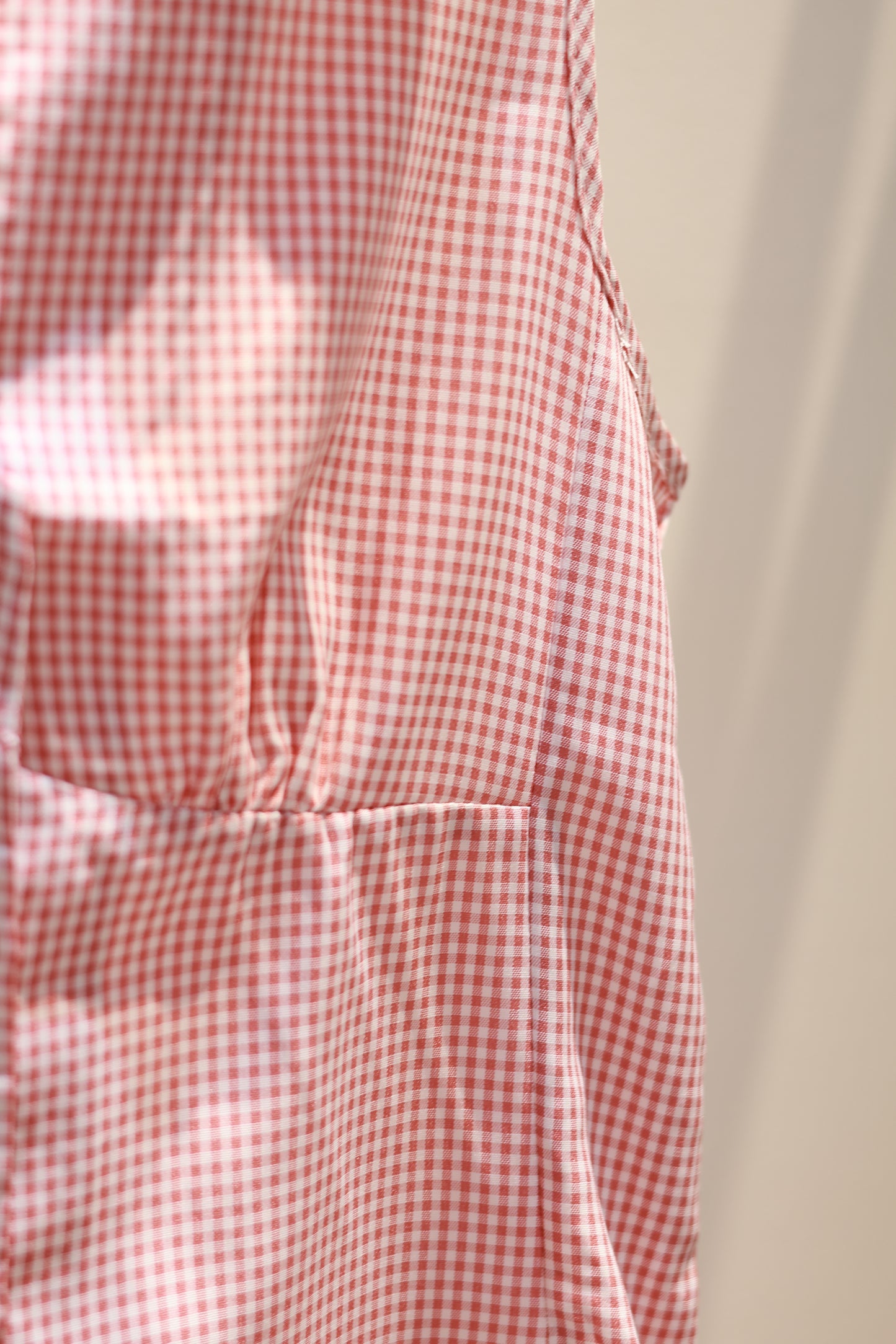 RED GINGHAM SLEEVELESS BLOUSE