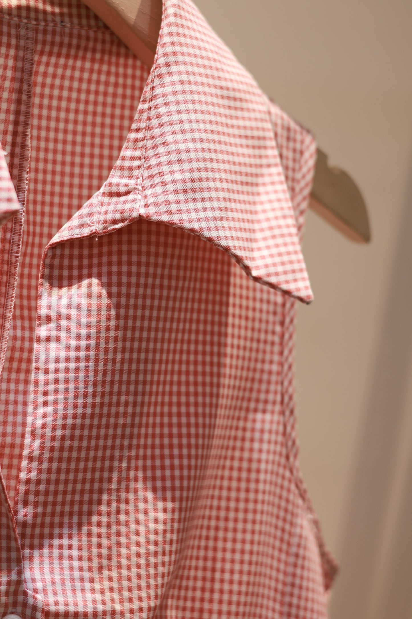 RED GINGHAM SLEEVELESS BLOUSE