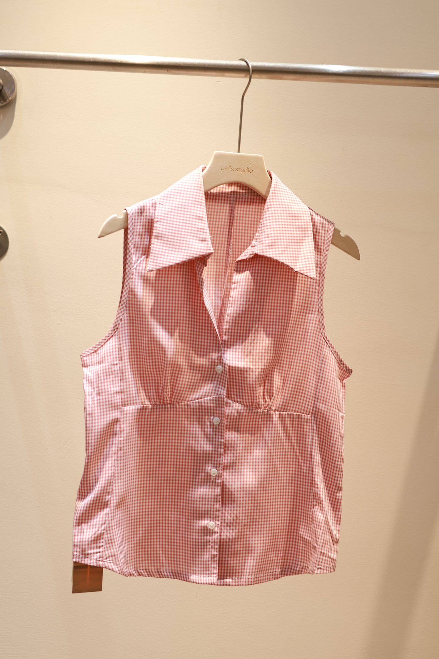 RED GINGHAM SLEEVELESS BLOUSE