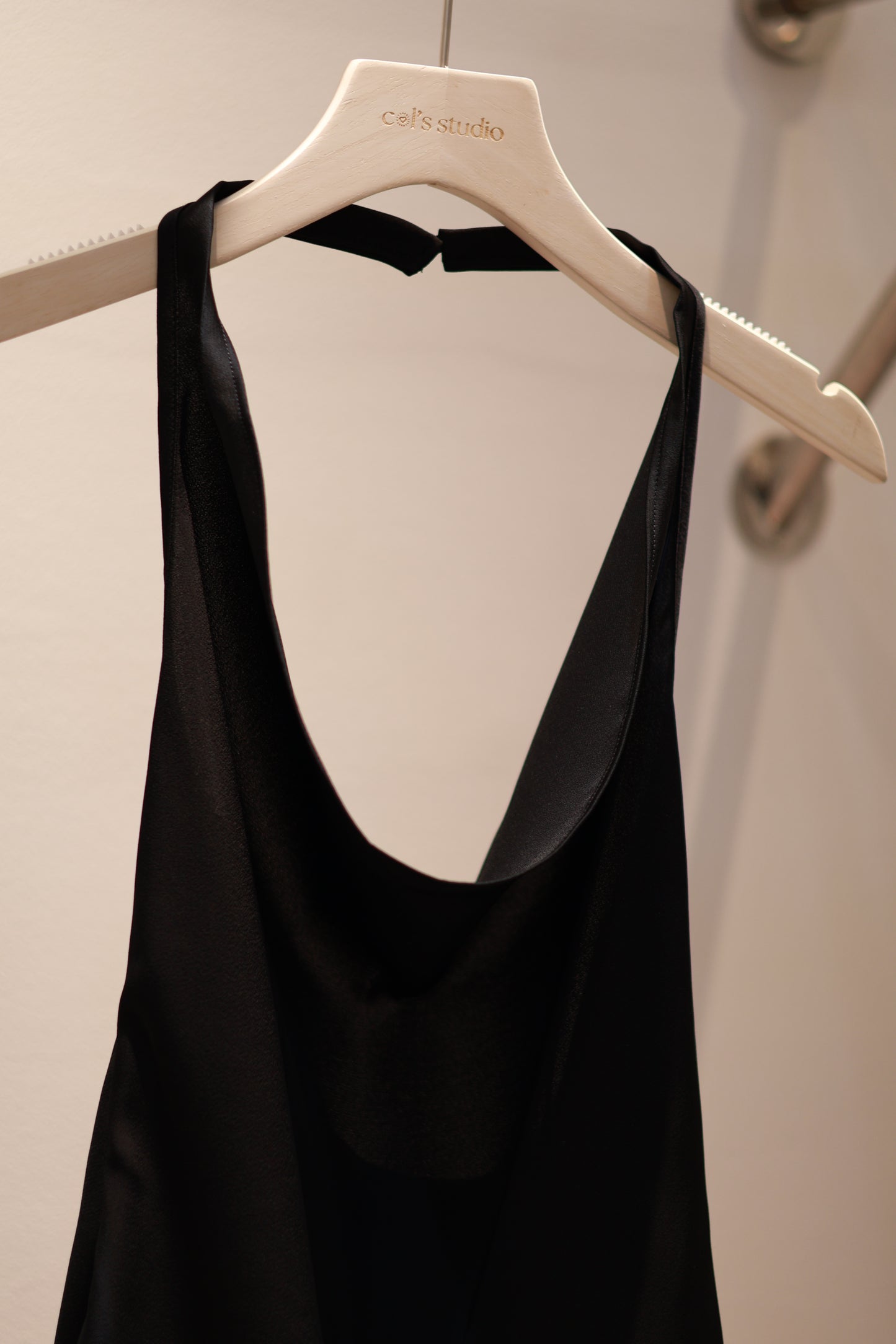 SATIN PLAIN BLACK HALTER