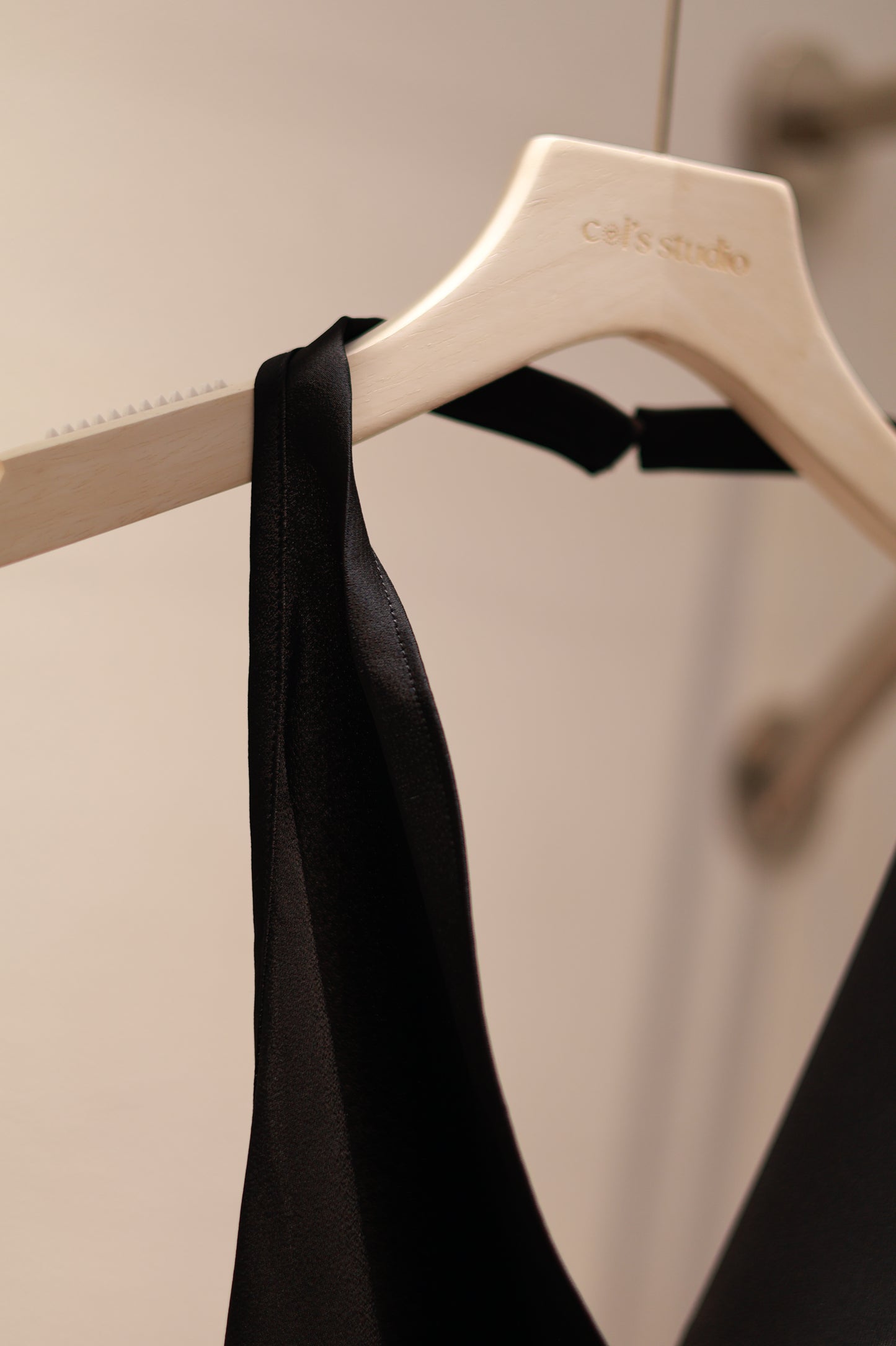 SATIN PLAIN BLACK HALTER