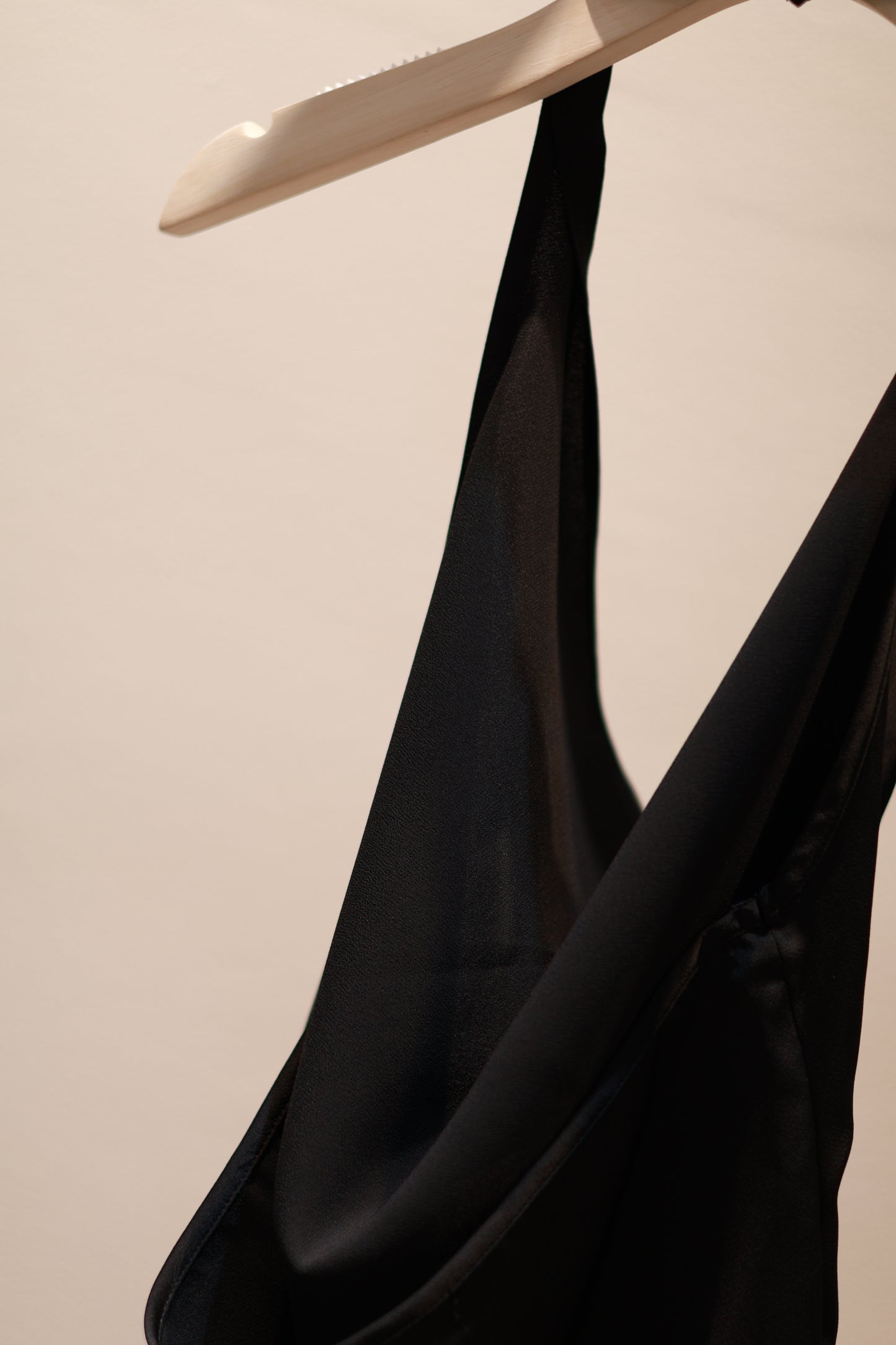 SATIN PLAIN BLACK HALTER