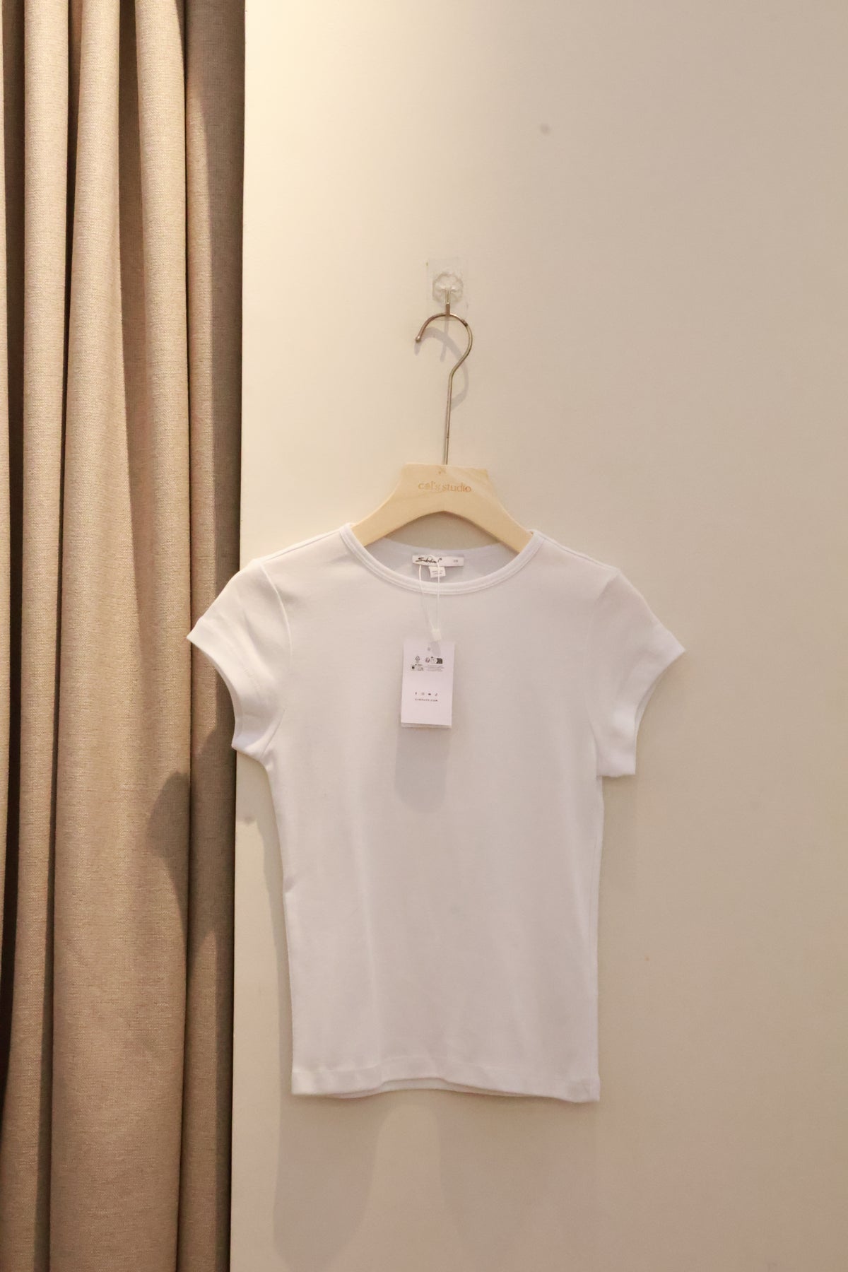 SUBDUED Round Neck Fitted T-Shirt